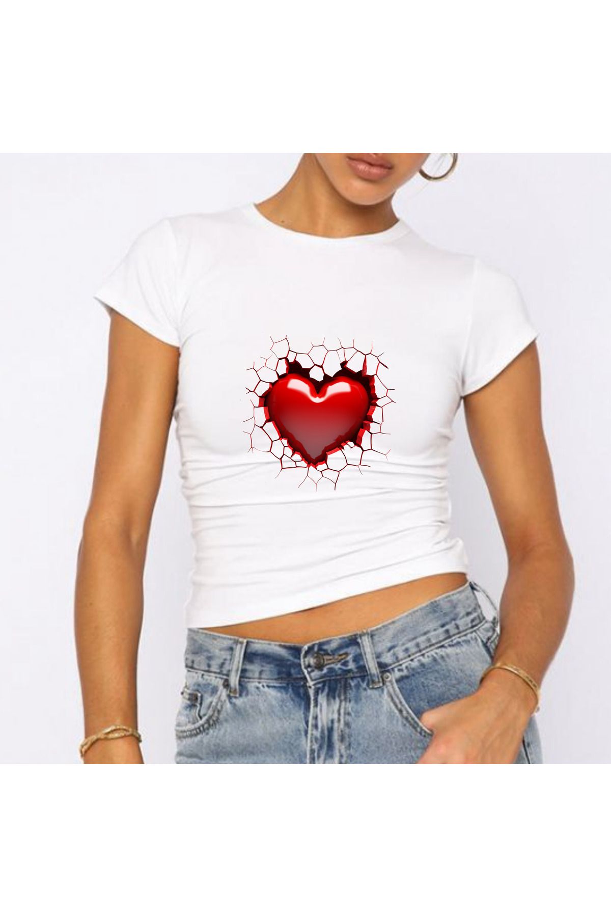 JadenJoy 3 Boyutlu Kalp Figürlü Beyaz Baby Tee Crop