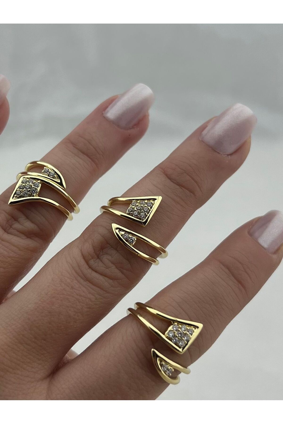 Venom Boutique Bijouterie Accessory Gömme Taşlı Asimetrik Ayarlanabilir Gold Yüzük