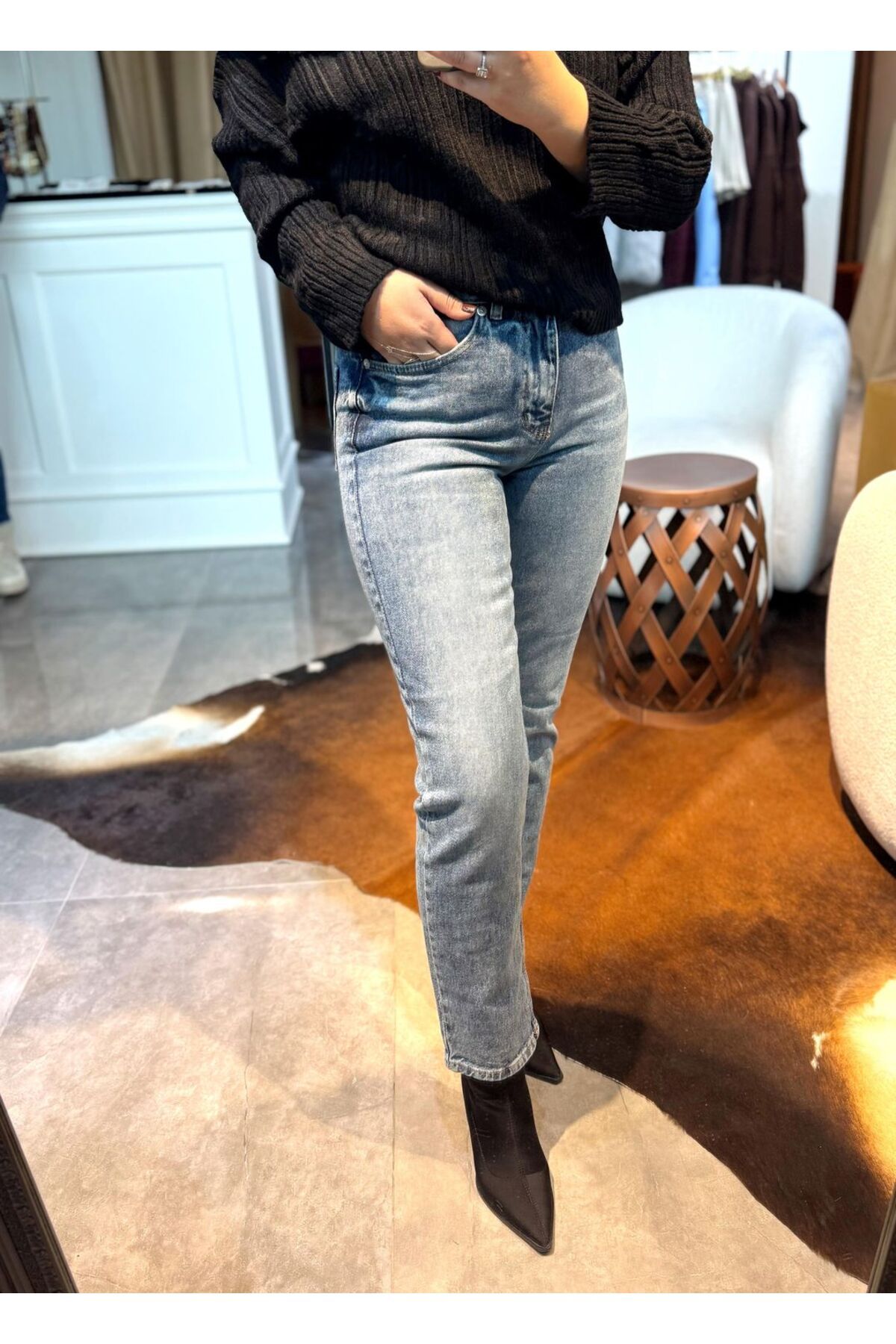 BÜŞRA PERKER Orj. Zr Model Açık Kot Rengi Mom Jean