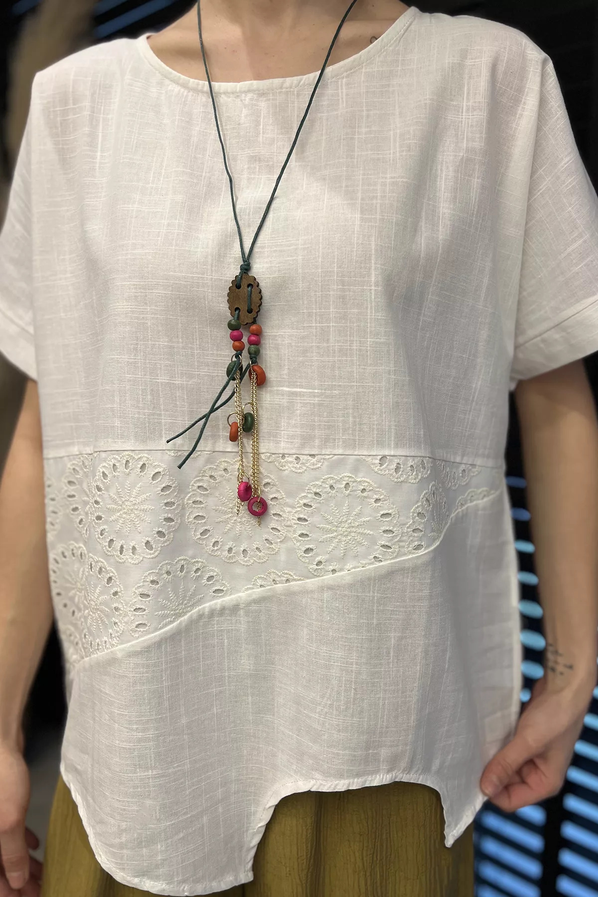 GÜLSELİ-Cream Women's Accessory Lace Embroidered Linen Blouse 4