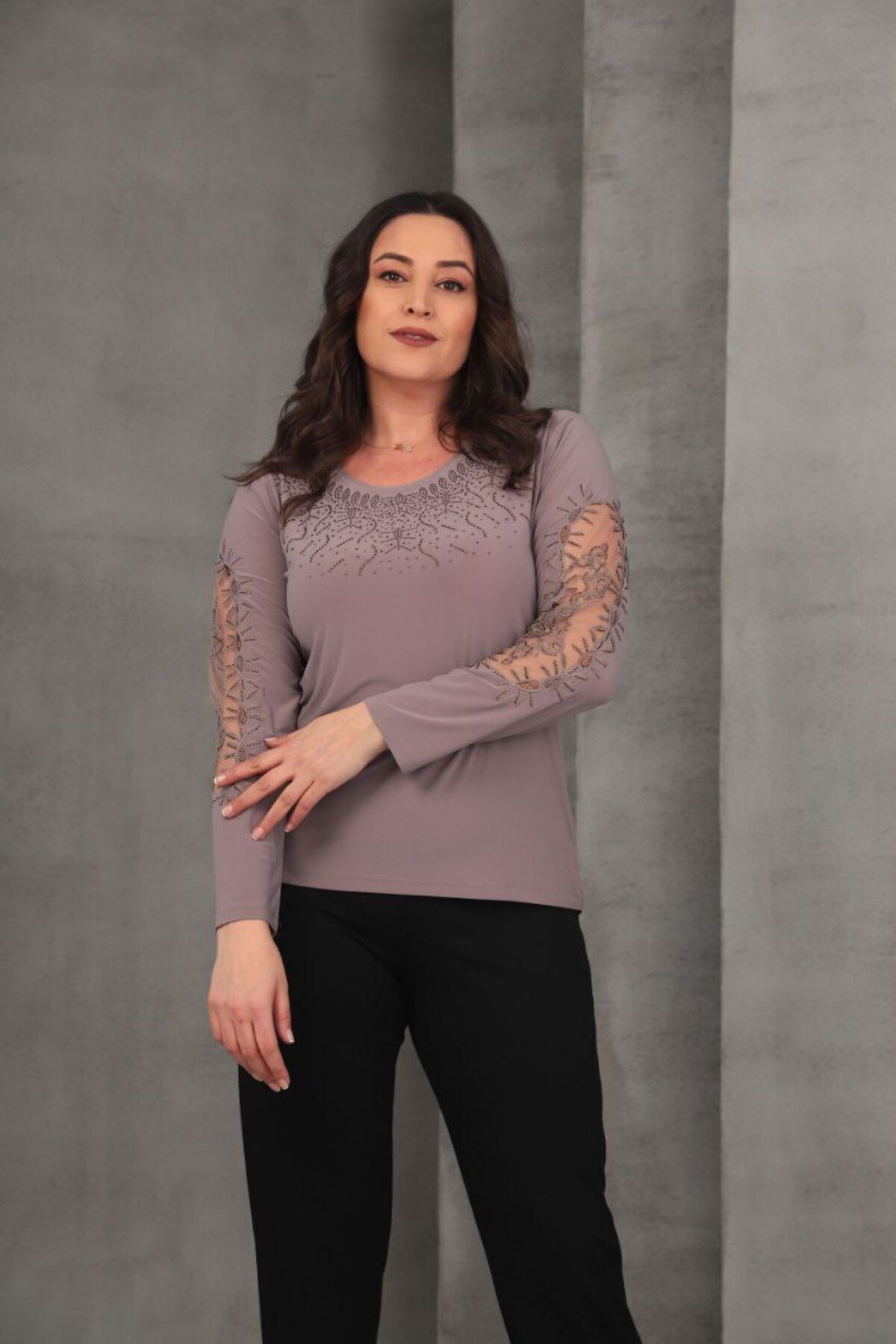 YMN COLLECTİON KADIN BÜYÜK BEDEN SANDY KUMAŞ,BİSİKLET YAKA,NAKIŞLI KOL,TAŞ SÜSLEMELİ BLUZ