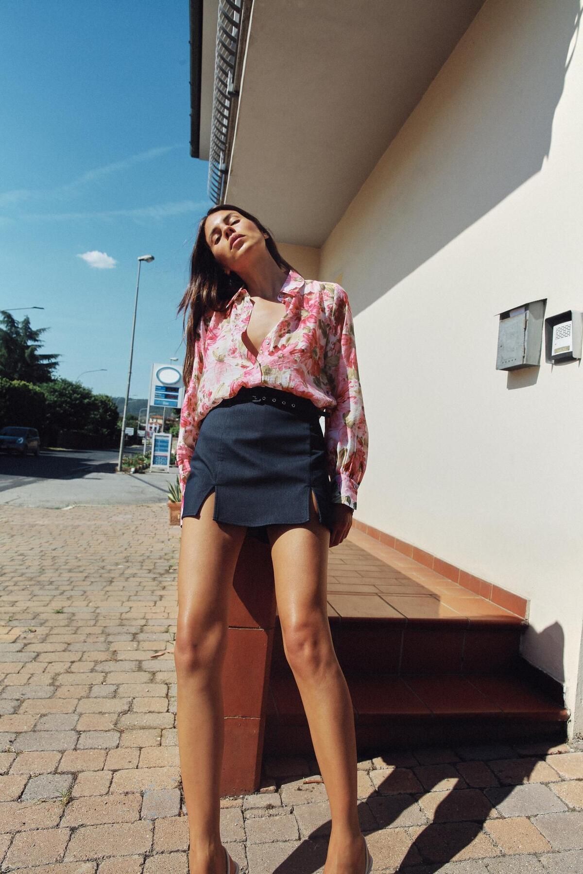 Butik ALLBUCKS ZARA, YIRTMAÇLI VE KEMERLİ ŞORT ETEK ABZRA1061