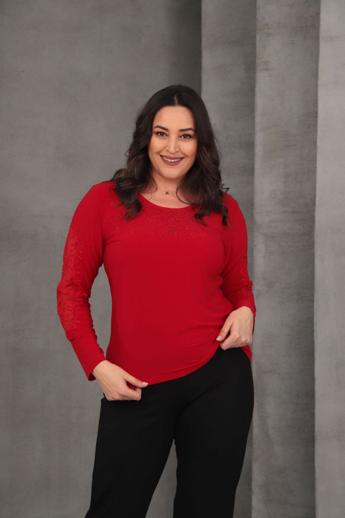 YMN COLLECTİON KADIN BÜYÜK BEDEN SANDY KUMAŞ,BİSİKLET YAKA,NAKIŞLI KOL,TAŞ SÜSLEMELİ BLUZ