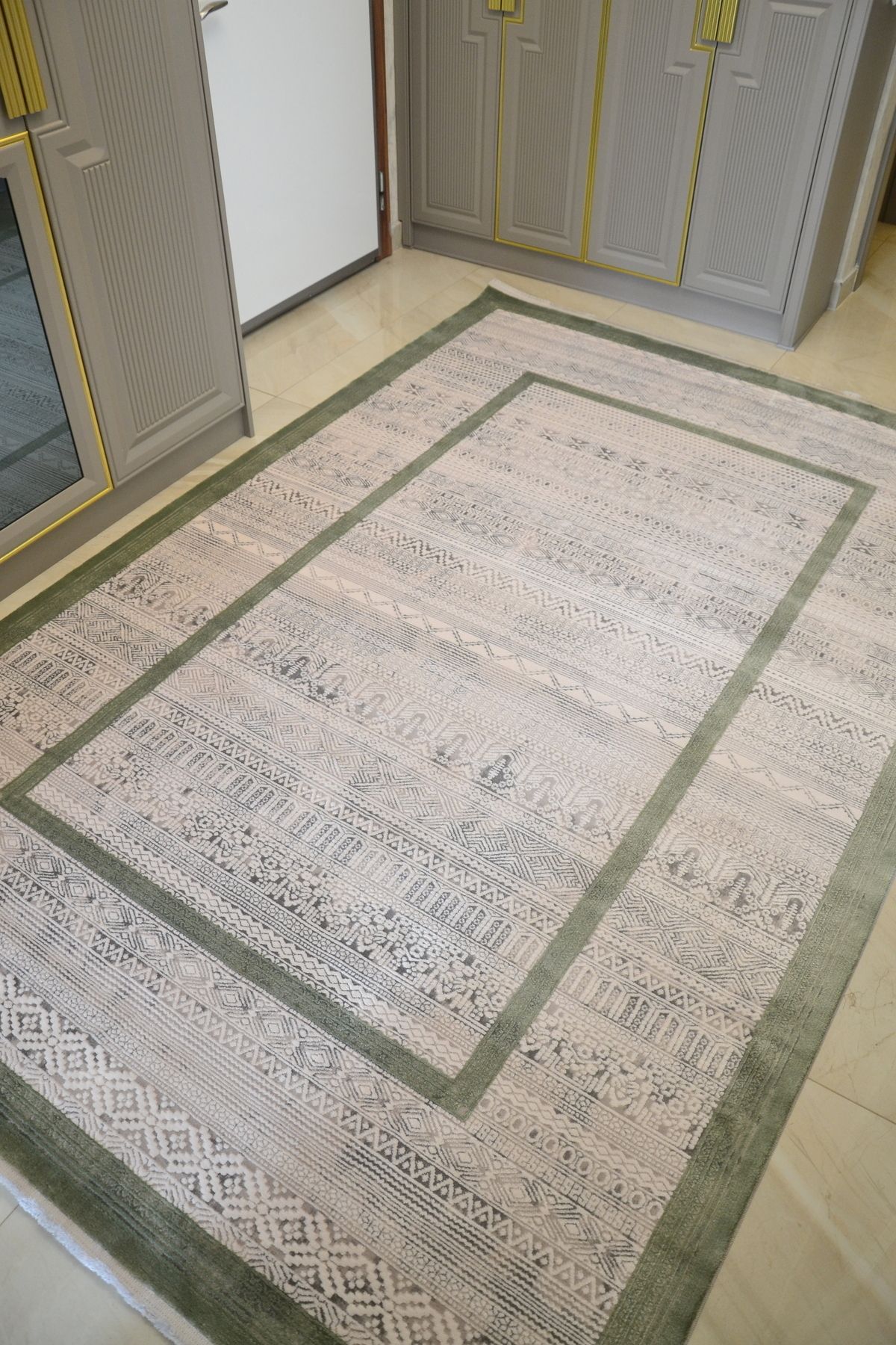 Home Halı Akrilik Kilim Desenli Yumuşak Dokulu Yeşil Silinebilir Saçaklı ve Kenar Dikişli