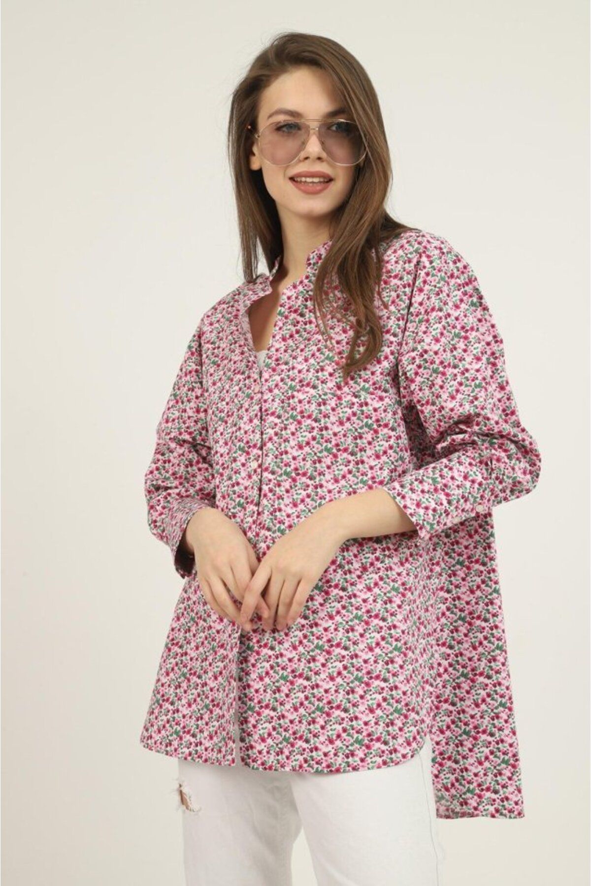 ARUZ MODA Kırmızı V Yakalı Ve Desenli Gömlek