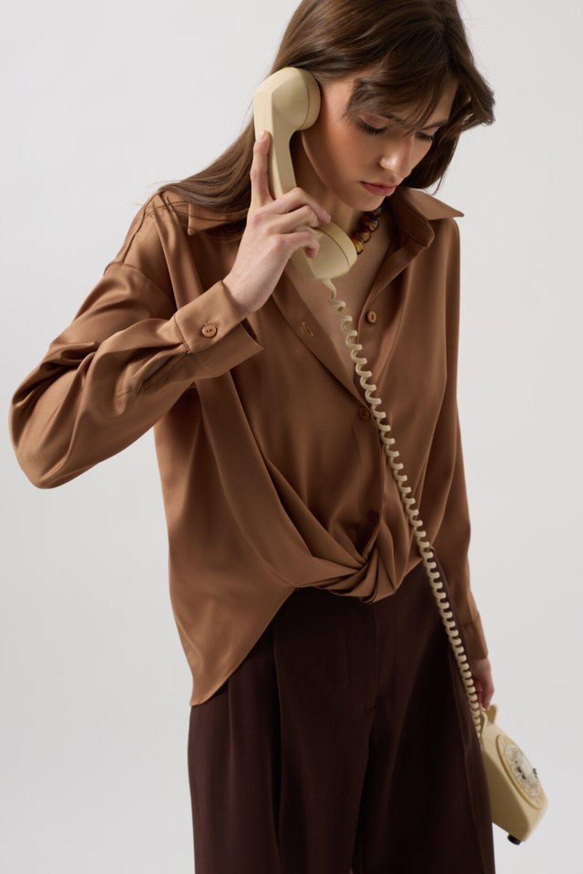 ARUZ MODA Bel Büzgülü Crop Saten Gömlek