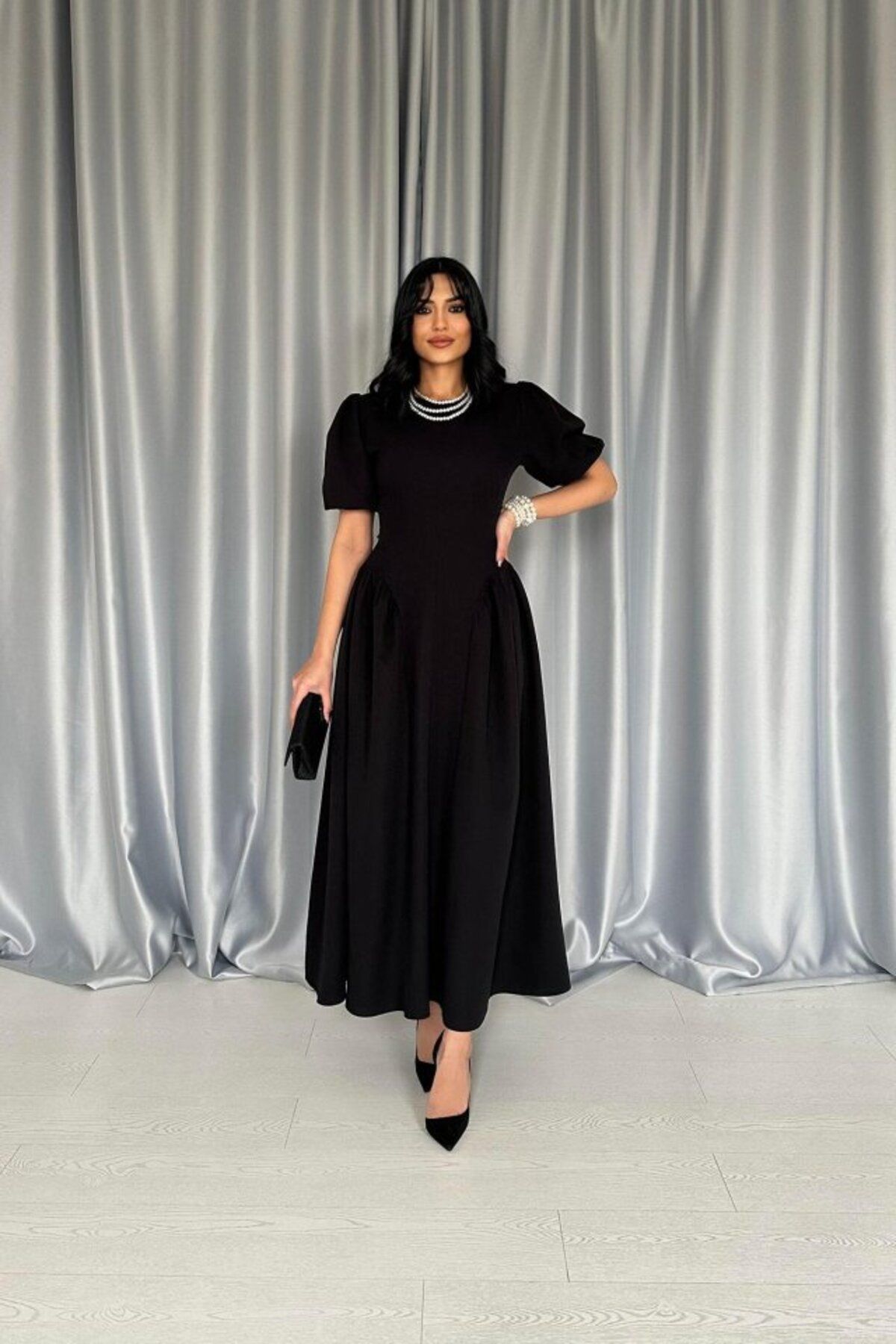 ARUZ MODA Siyah Etek Yanları Büzgülü Balon Kollu Elbise
