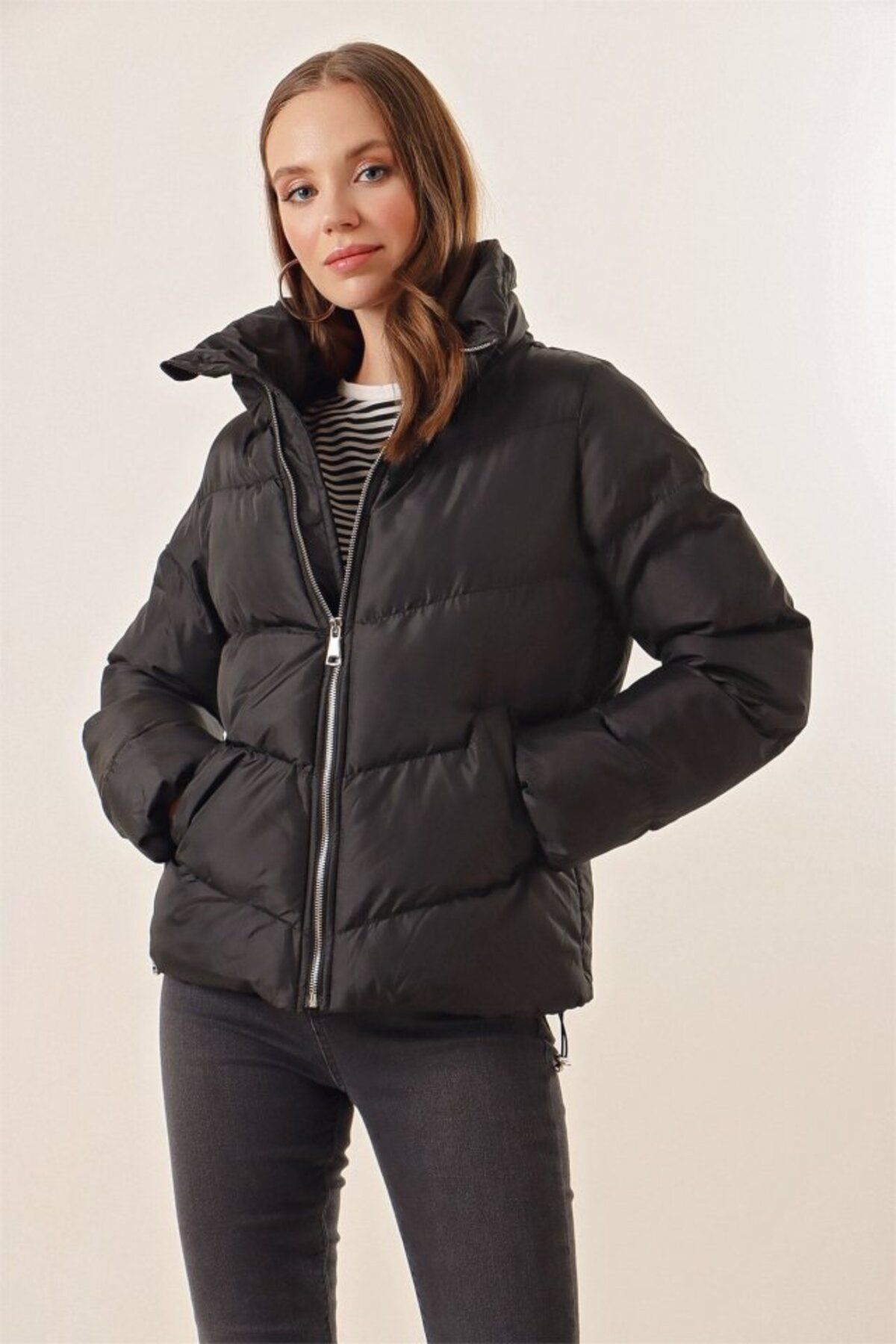 ARUZ MODA 5124 Siyah Dik Yaka Şişme Mont