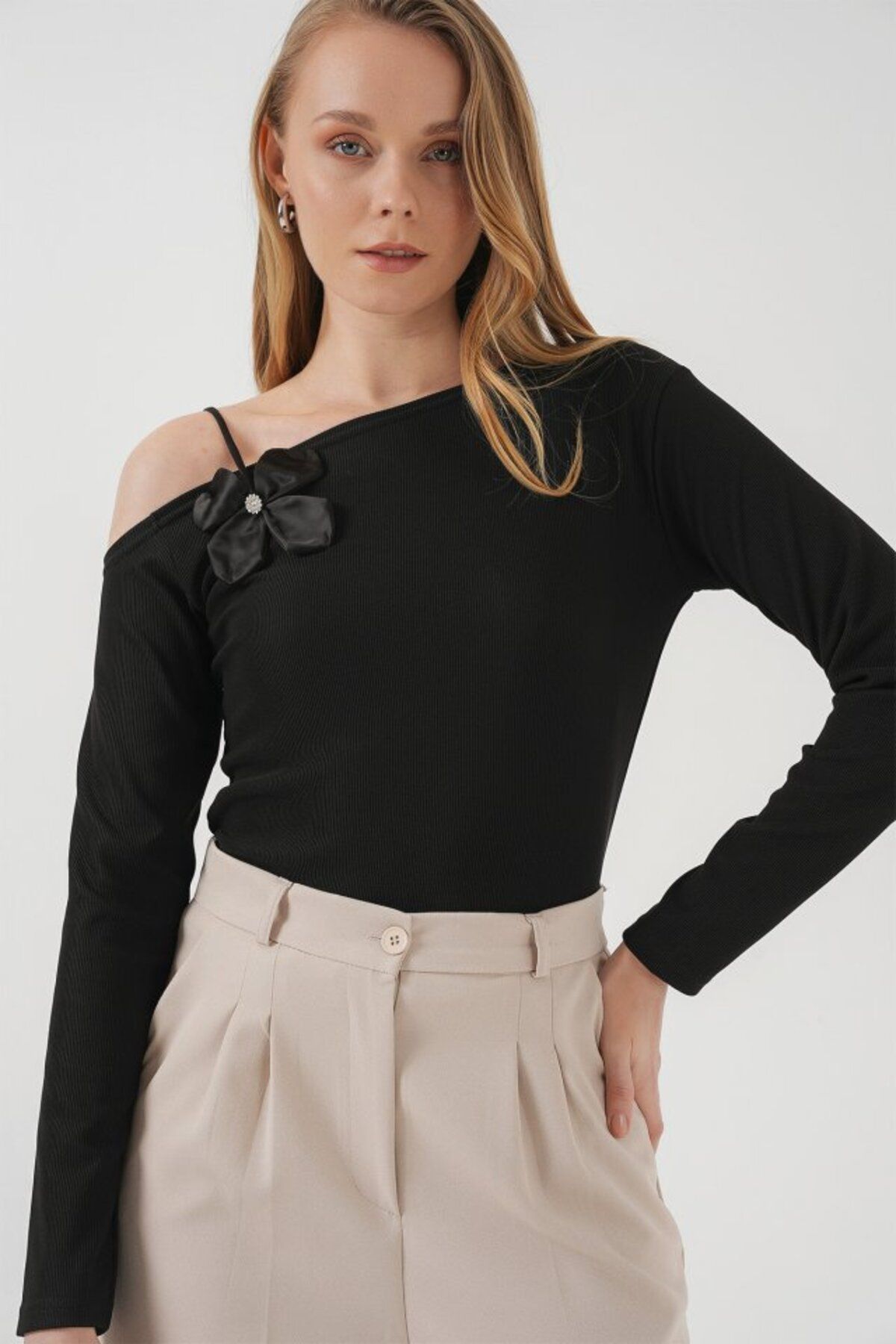 ARUZ MODA 927 Kayık Yaka Uzun Kol Bluz - Siyah