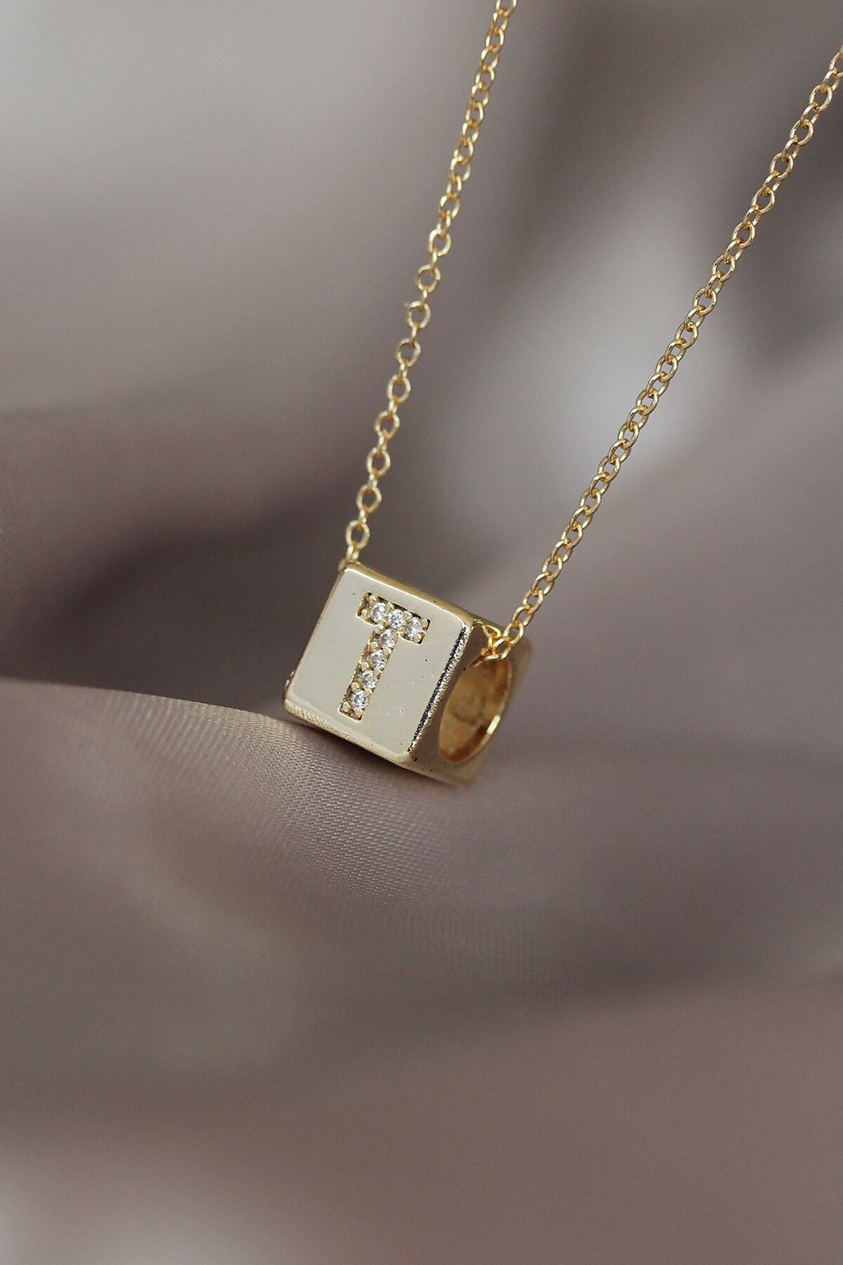 Goşenefmafe Gold Renkli Küp Model Zirkon Taşlı T Harfli Kolye