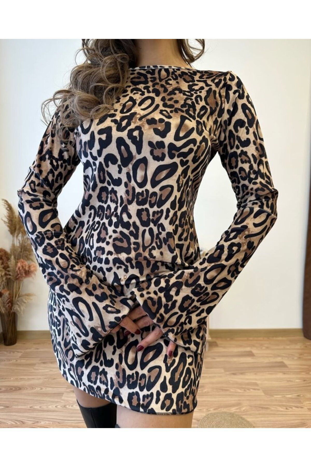 ARUZ MODA Kadın Uzun Kollu Kayık Yaka Leopar Baskılı Mini Elbise