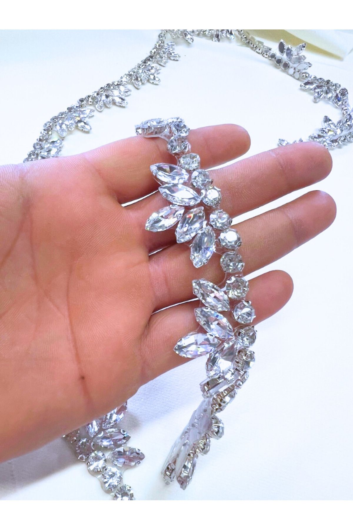 WeddingShopStone Işıltılı Zarafet: Kristal Taşlı Ütüyle Yapışan Aplik Şerit - Giyim Tekstil Hobi 50cm