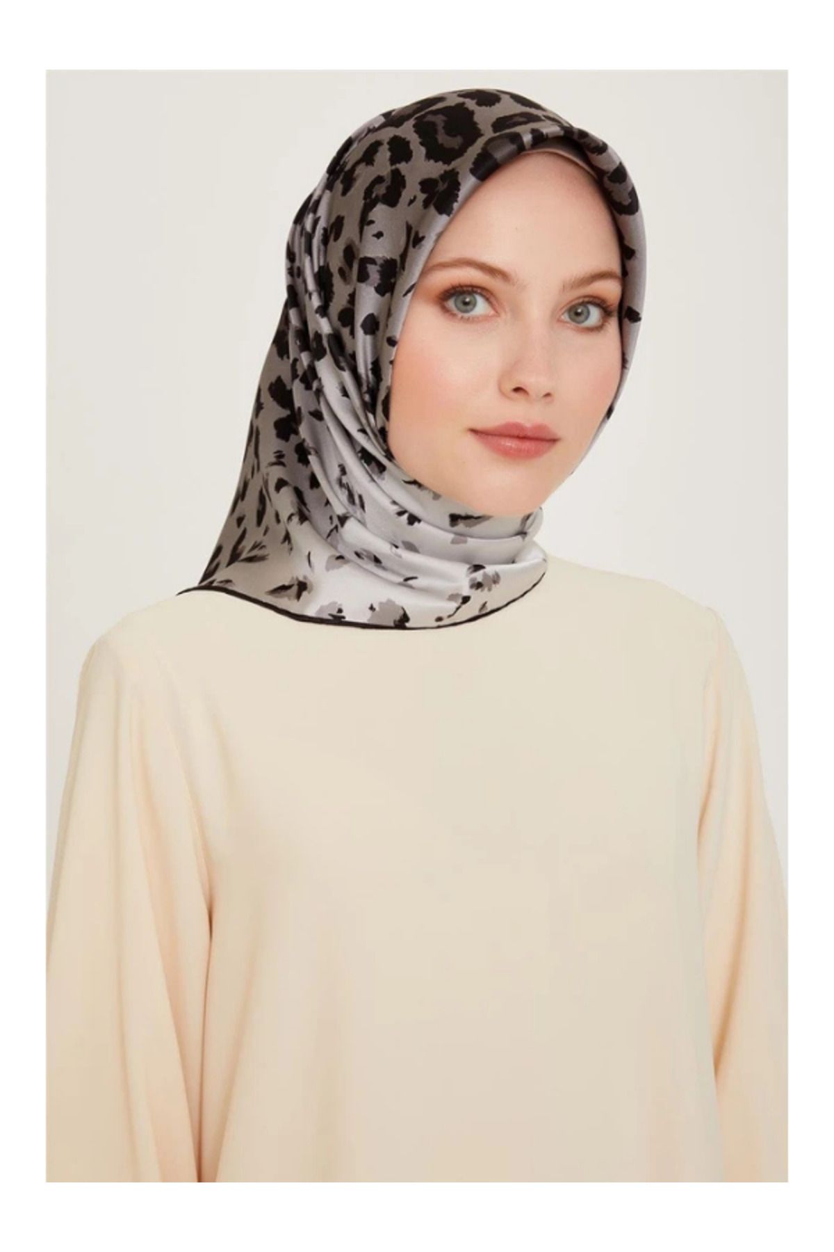 Armine Sura İpek Leopar Desen