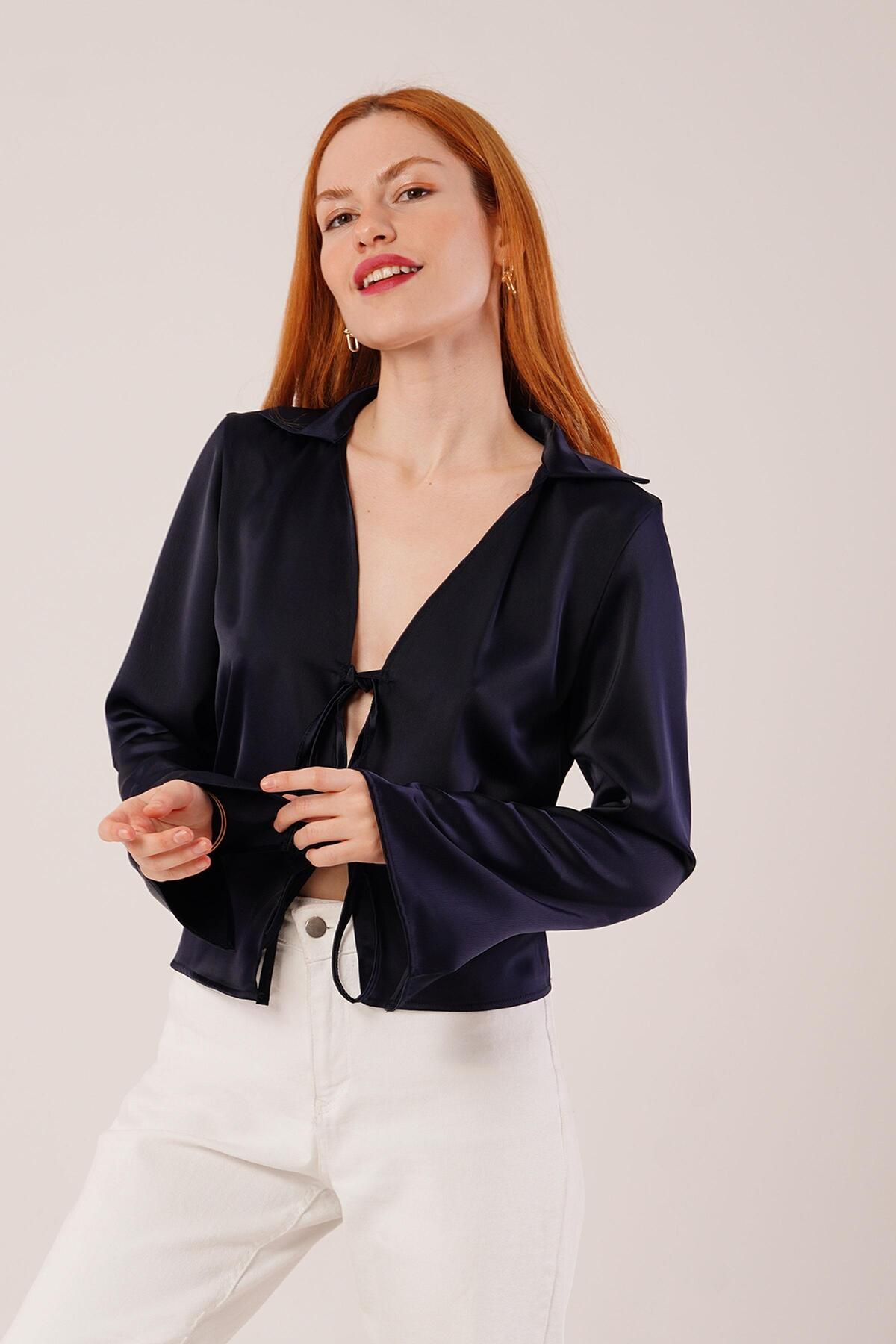 ARUZ MODA Önden Bağlama Detaylı Saten Lacivert Bluz