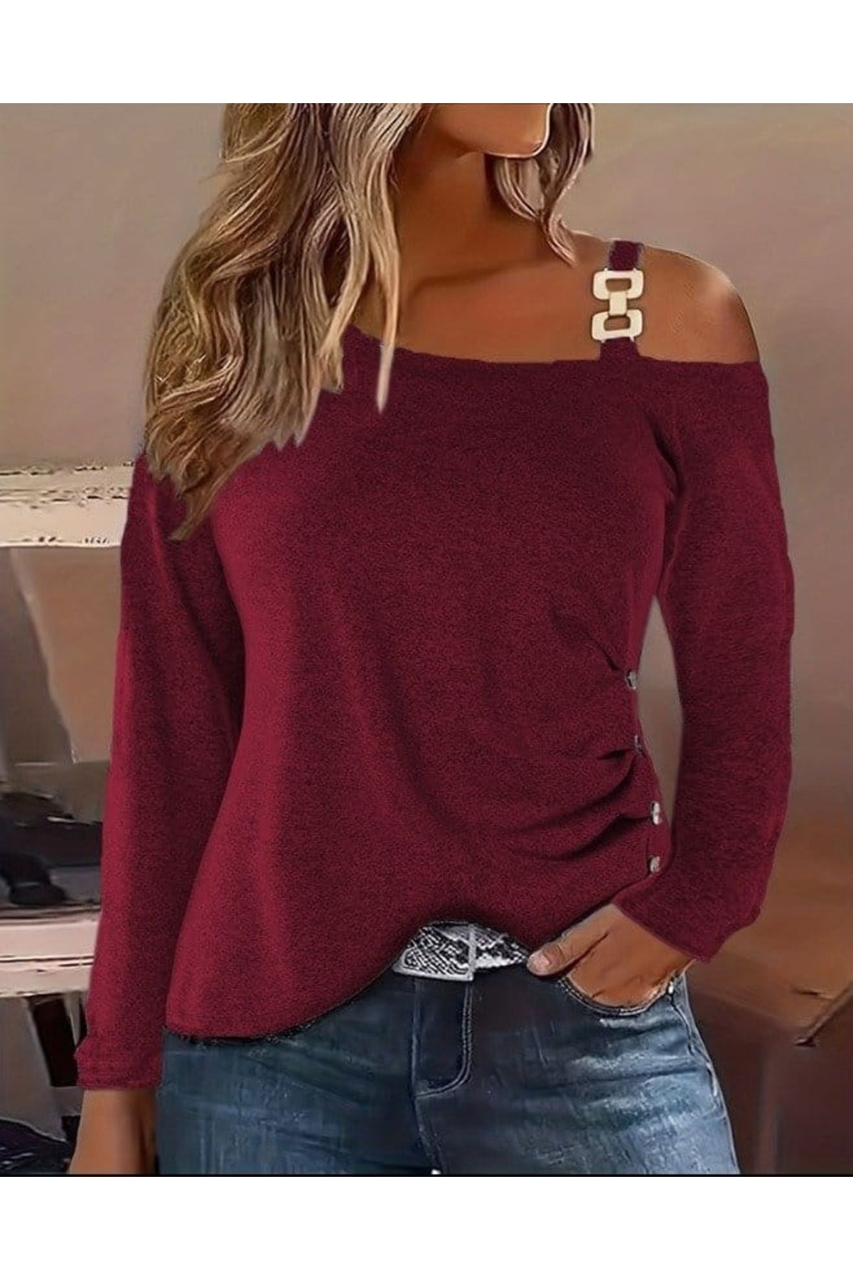 ARUZ MODA Kadın Uzun Kollu Tek Omuzu Açık Askılı Toka Ve Düğme Detaylı Yumuşak Bluz