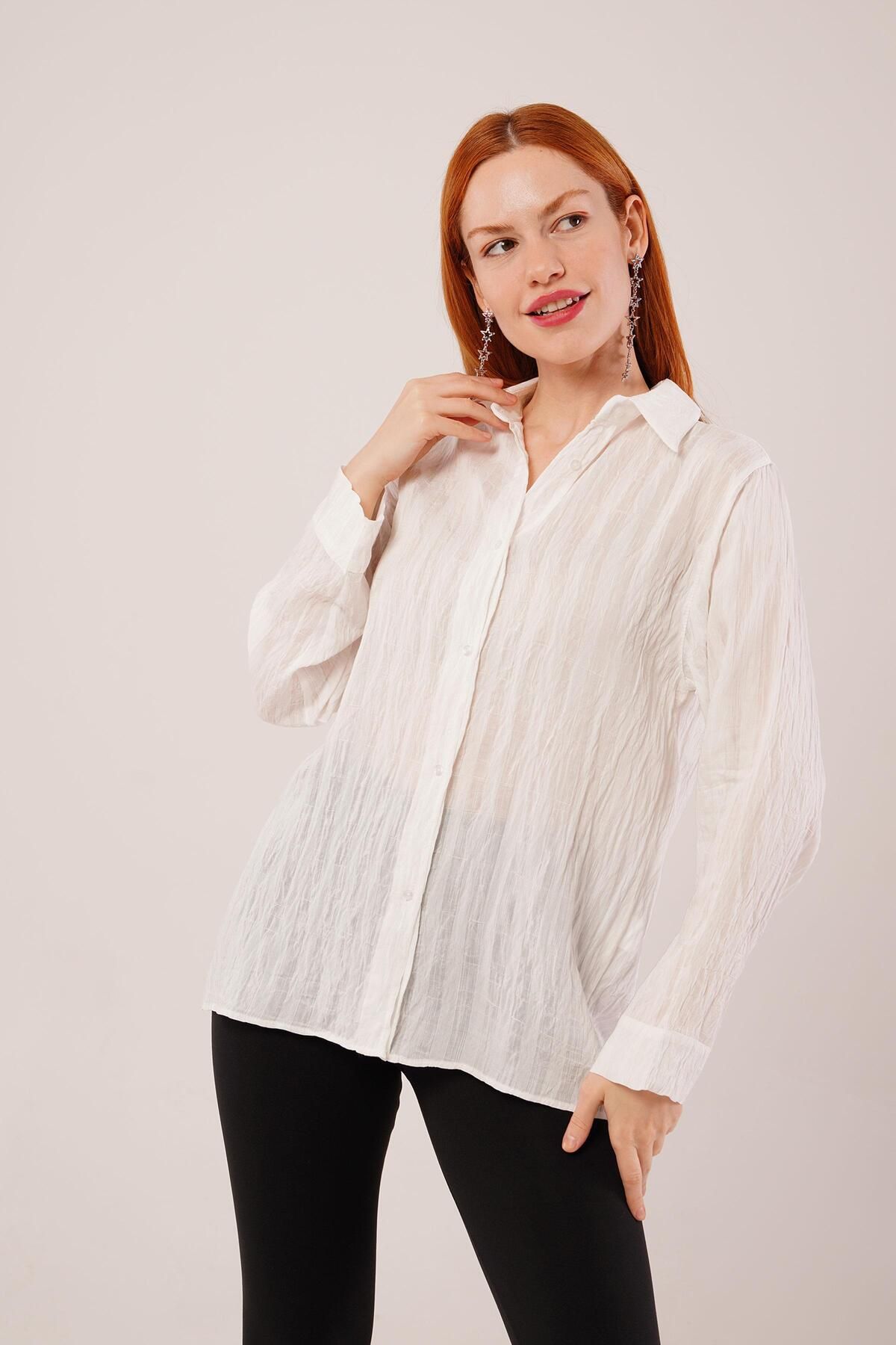 ARUZ MODA Düğmeli Ve Çizgi Detaylı Beyaz Gömlek