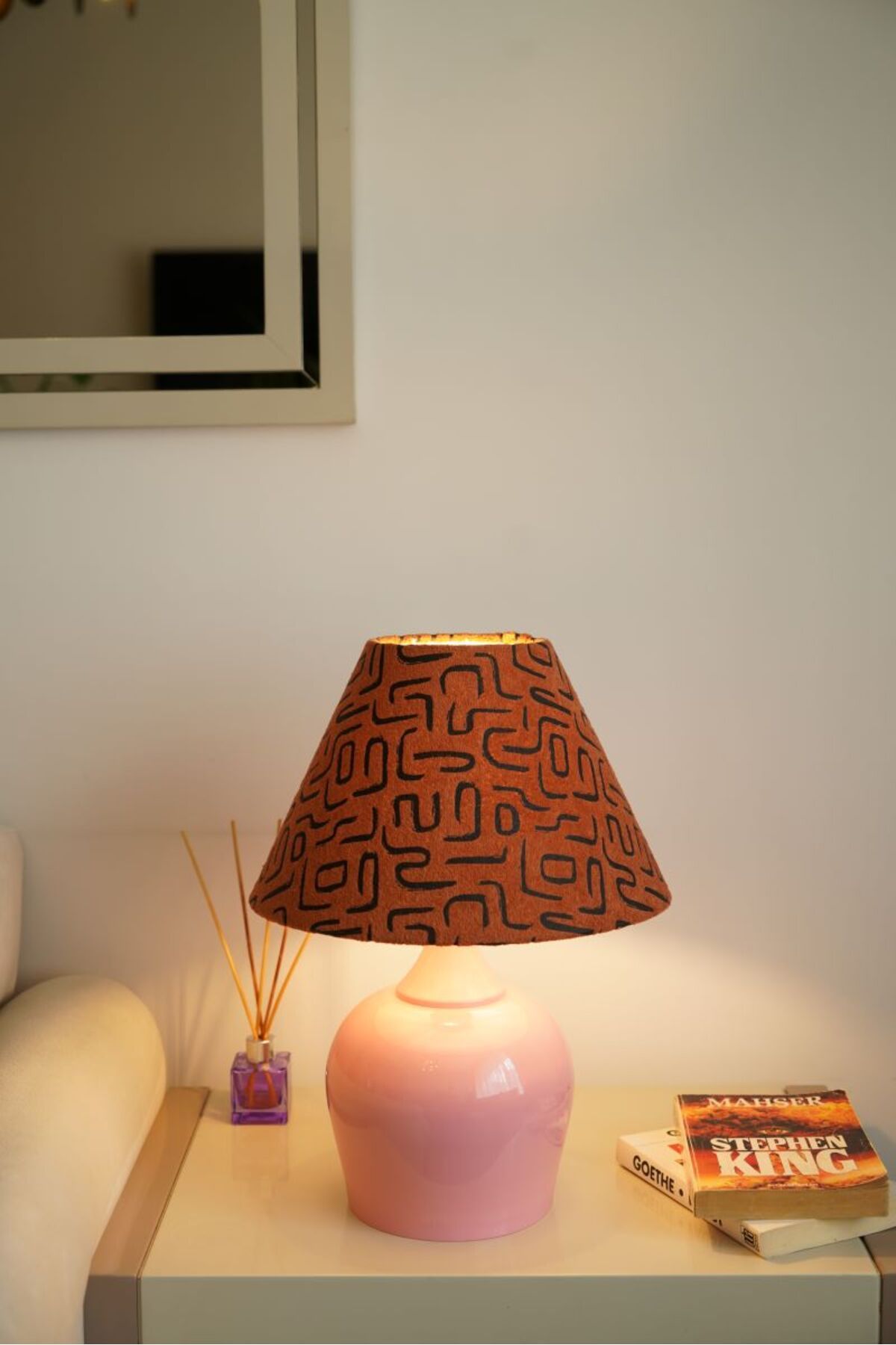 retro home design Pembe Ayaklı Kadife Turuncu Labirent Desenli Masa Lambası Abajur 1 Adet Salon Yatak Odası