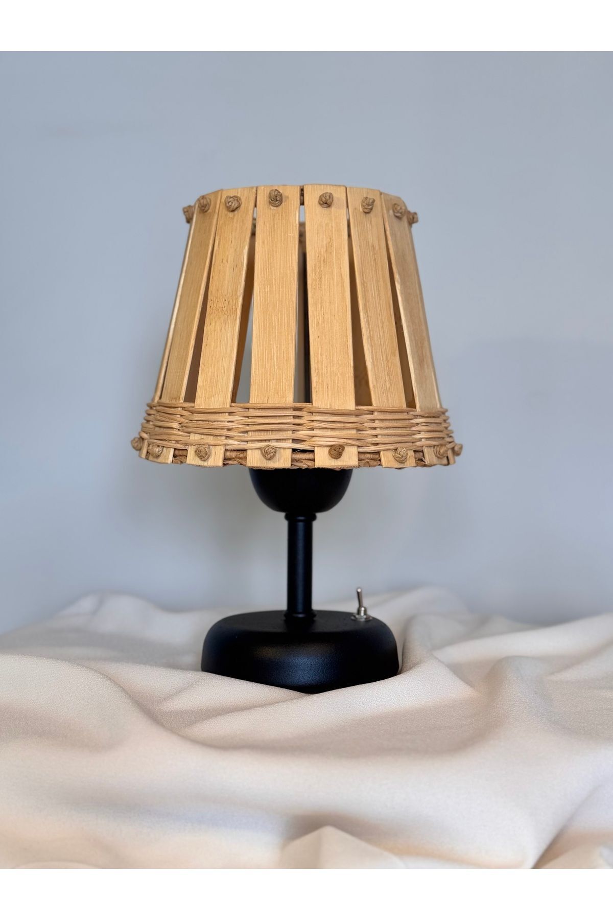 CutKraft El Yapımı Bambu Rattan Masa Üstü Led Kablosuz Pilli Abajur Masa Lambası Siyah Ayak
