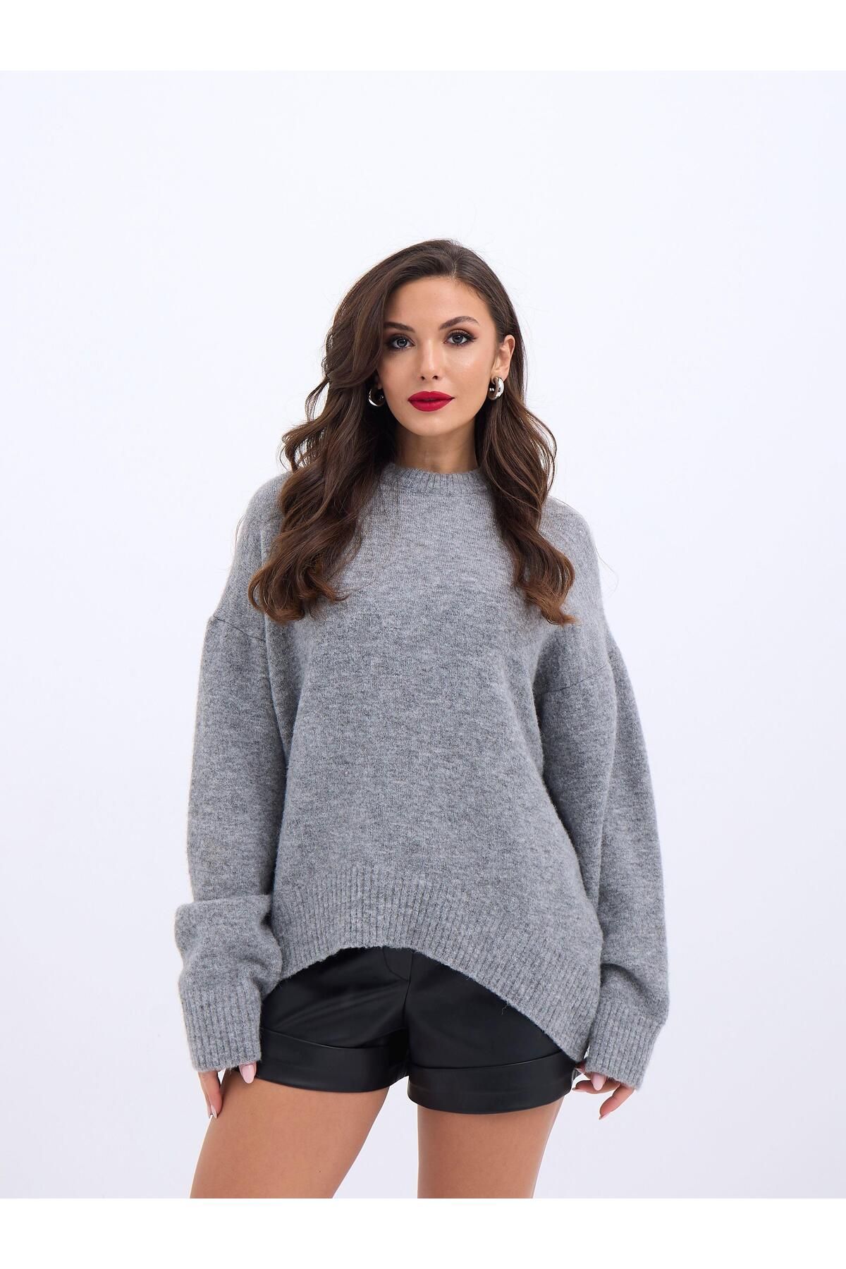 ARUZ MODA 43101 TRİKO ÖNÜ KISA SALAŞ KAZAK-GRİ