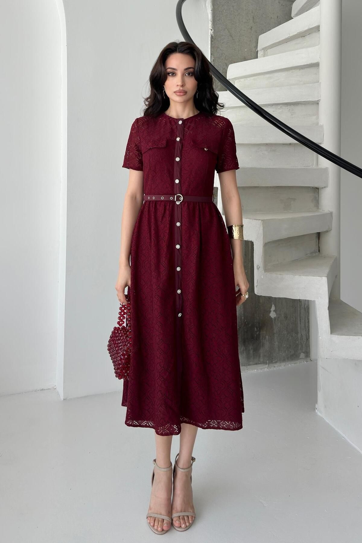 Serica Moda Bordo Taş Düğmeli Kemerli Midi Dantel Elbise