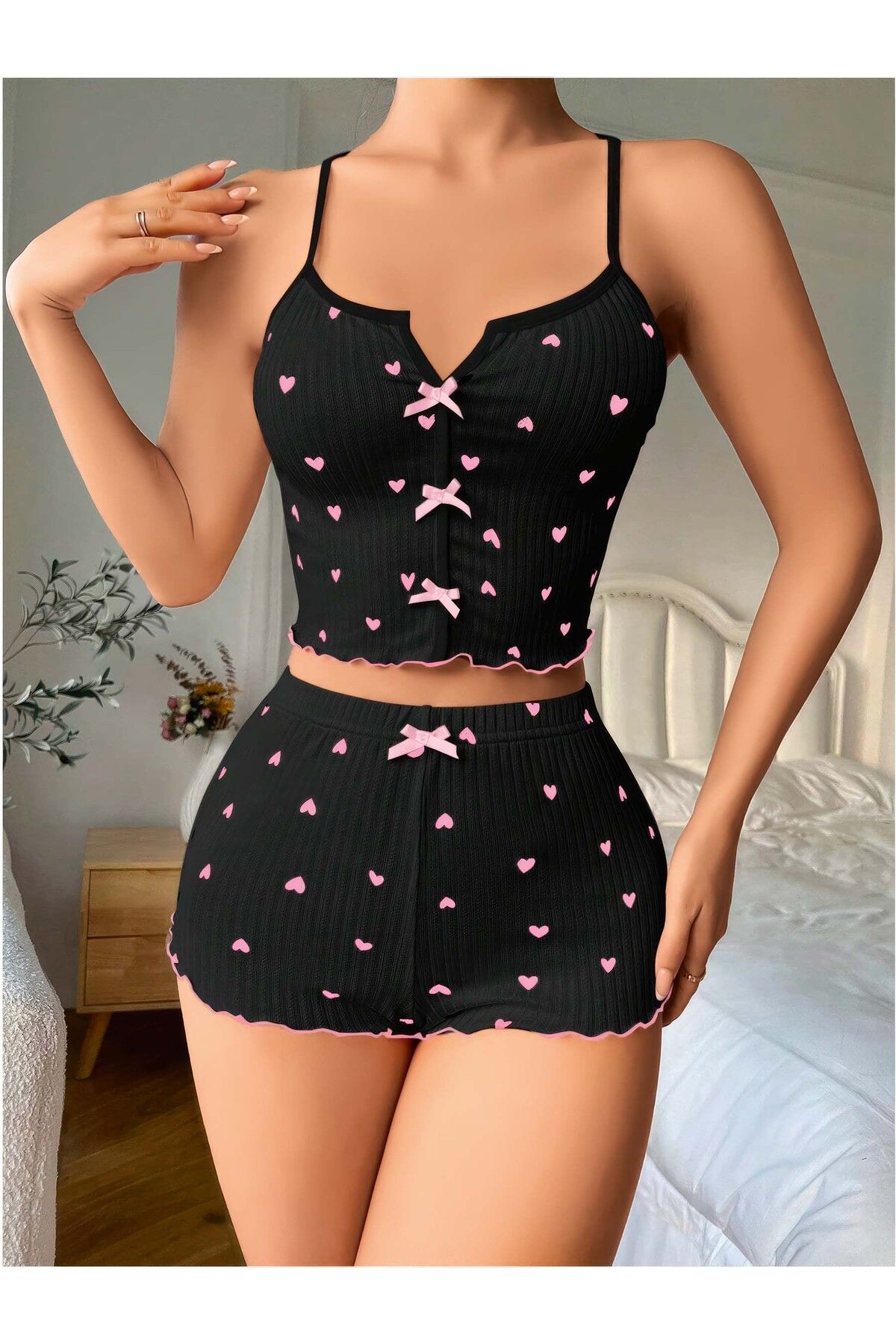 CNG fashion SİYAH ÖPÜCÜK BASKILI ASKILI ŞORT CROP GECELİK PİJAMA TAKIMI