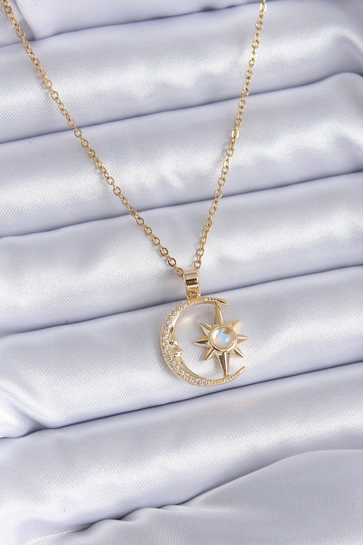 MMB Boutique 316L Çelik Gold Renk Zirkon Taşlı Ay Yıldız Model Kadın Kolye