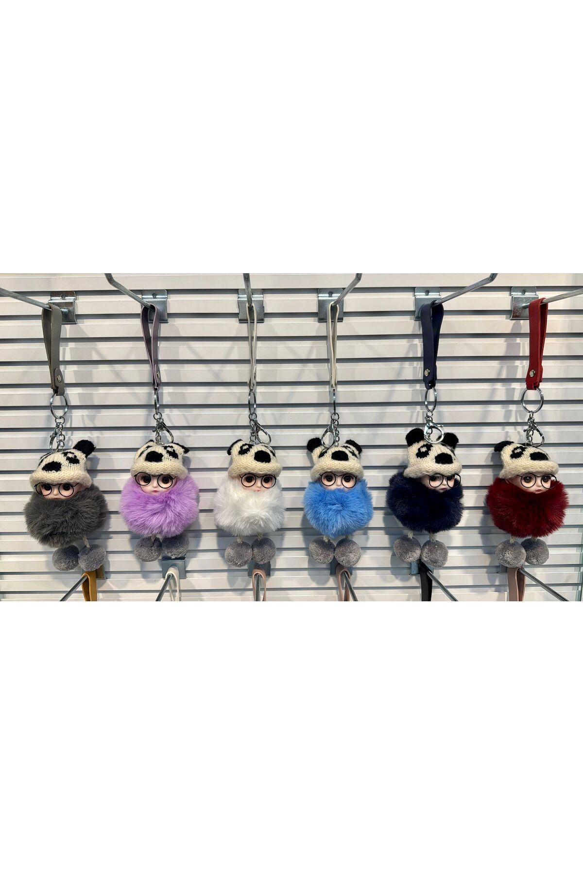 Bizde Ne Yok ki Peluş Ponpon Uyuyan Bebek Anahtarlık Sevimli Bebek Anahtarlık Çanta Süsü (Rastgele Renk Gönderilir)
