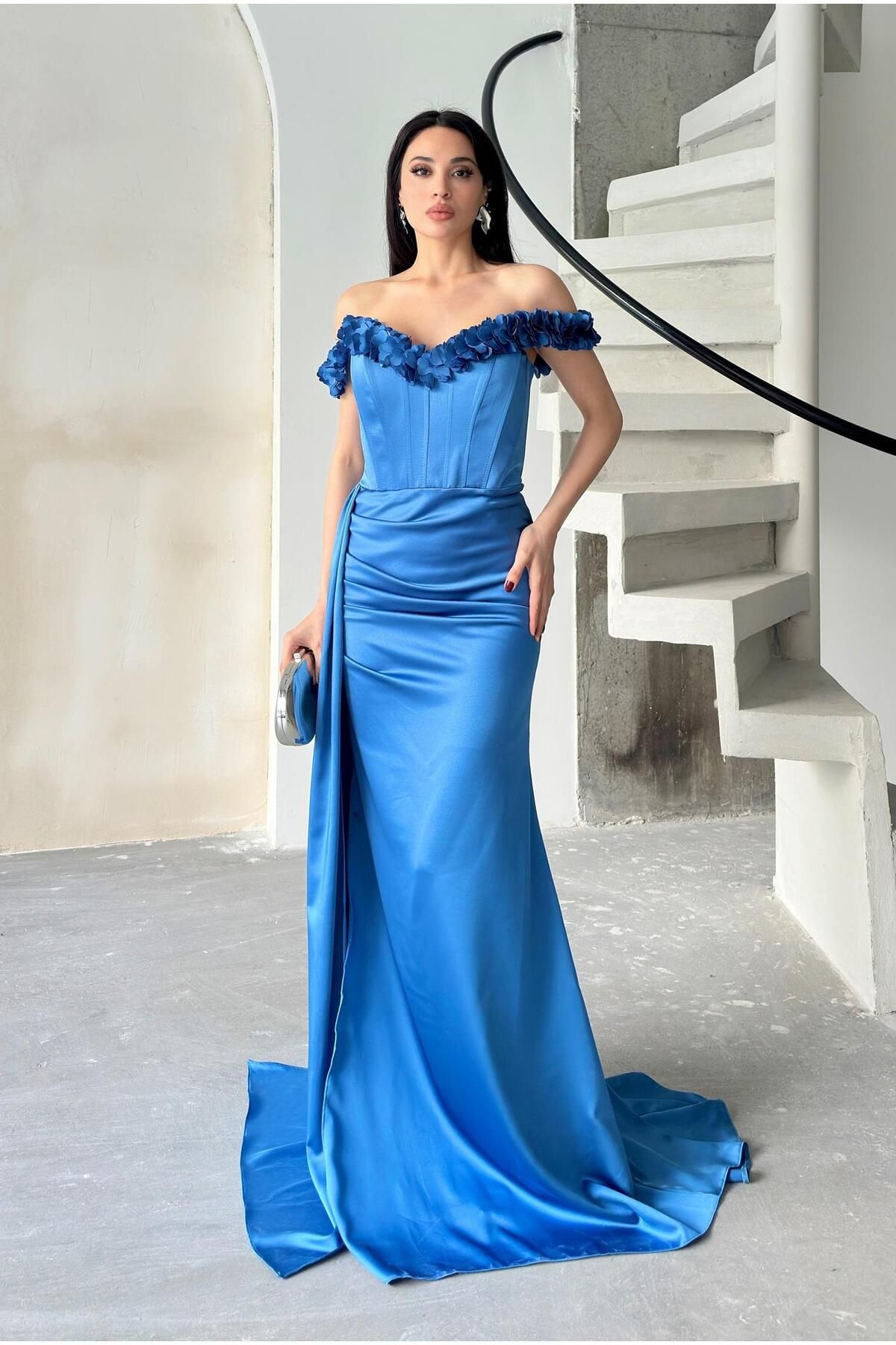 Serica Moda Çiçek Detaylı Önü Büzgülü Uzun Saten Elbise