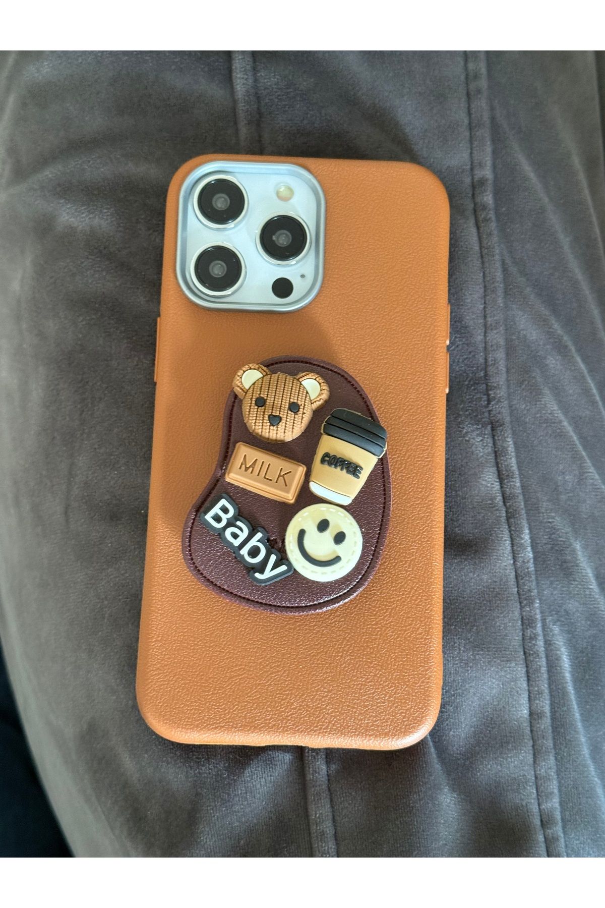 FİŞNEİLETİŞİM İPHONE 16 PRO UYUMLU DERİ GÖRÜNÜMLÜ POP SOCKETLI TABA KILIF