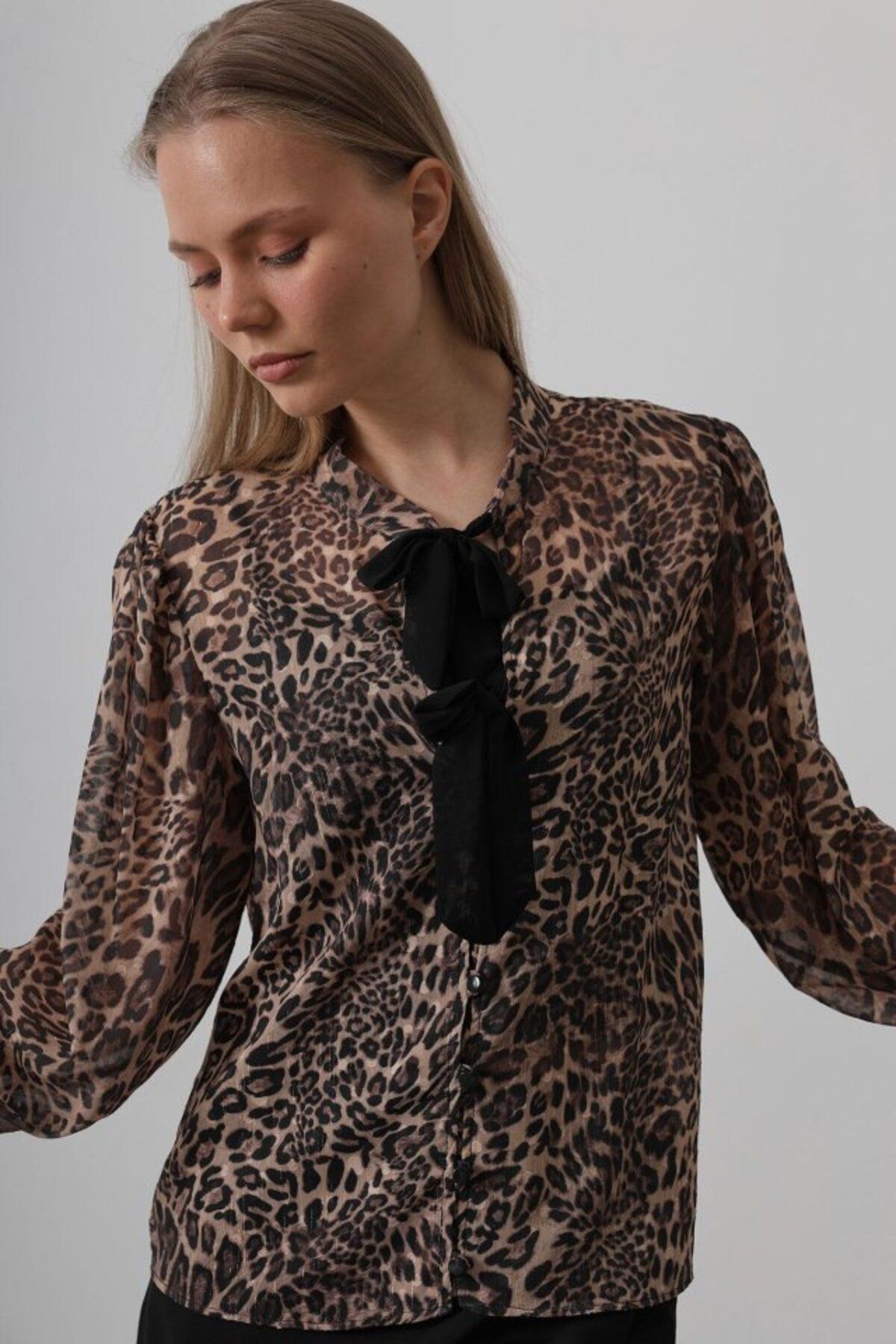 ARUZ MODA Fiyonk Detaylı Leopar Bluz - Leopar