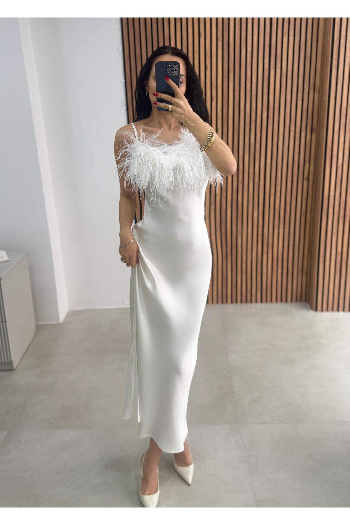OKSOCOLLECTİON Beyaz Otriş Detaylı Saten Uzun Elbise