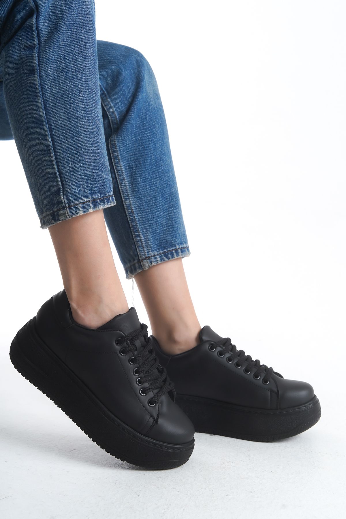 ZOLESSA Kadın Siyah Yüksek Tabanlı Bağcıklı Günlük Spor Ayakkabı Kalın Tabanlı Günlük Rahat Sneaker