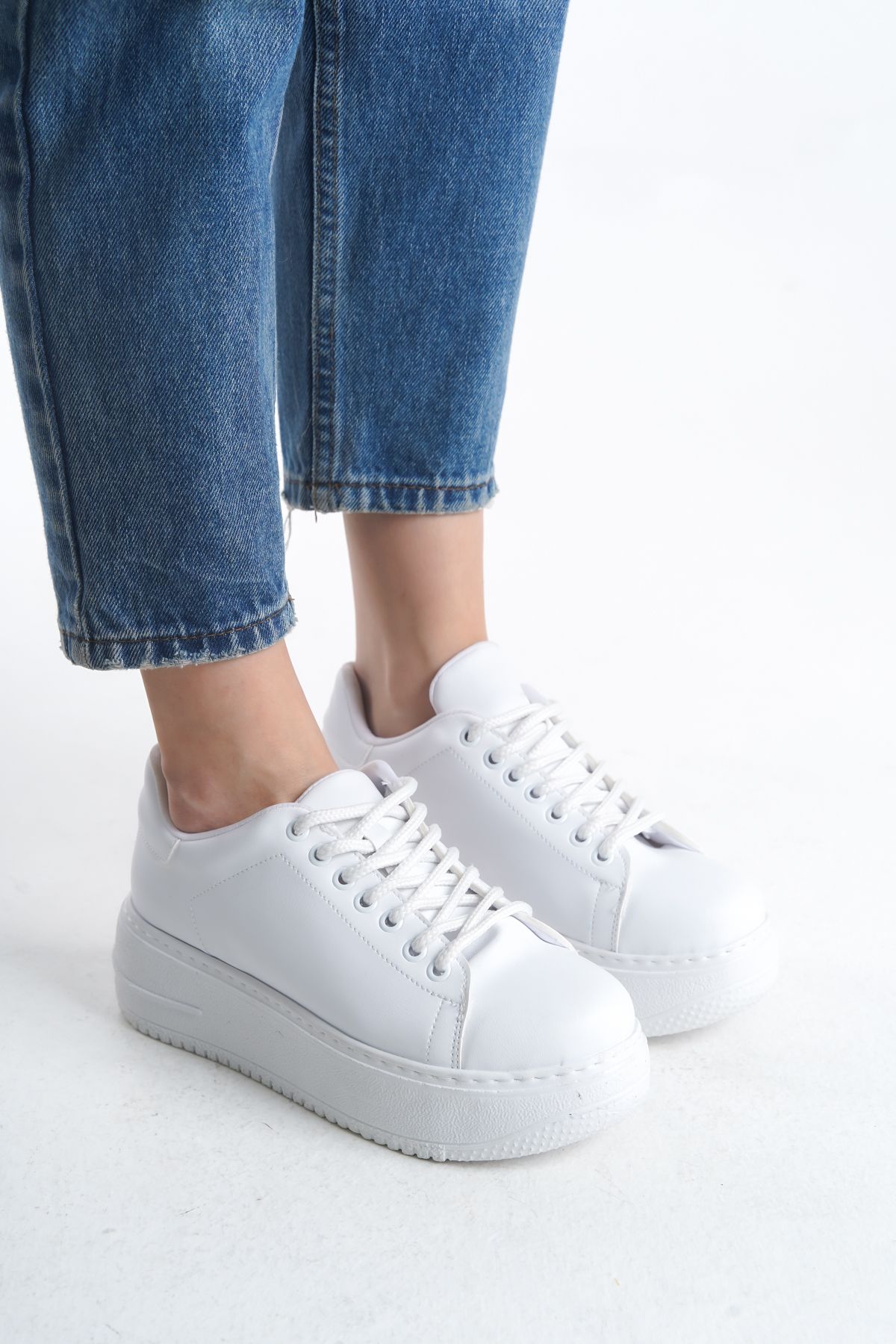 ZOLESSA Kadın Beyaz Yüksek Tabanlı Bağcıklı Günlük Spor Ayakkabı Kalın Tabanlı Günlük Rahat Sneaker