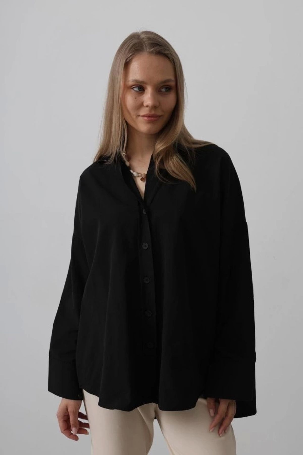 Butik Geniş Manşet Detaylı Gömlek - Siyah