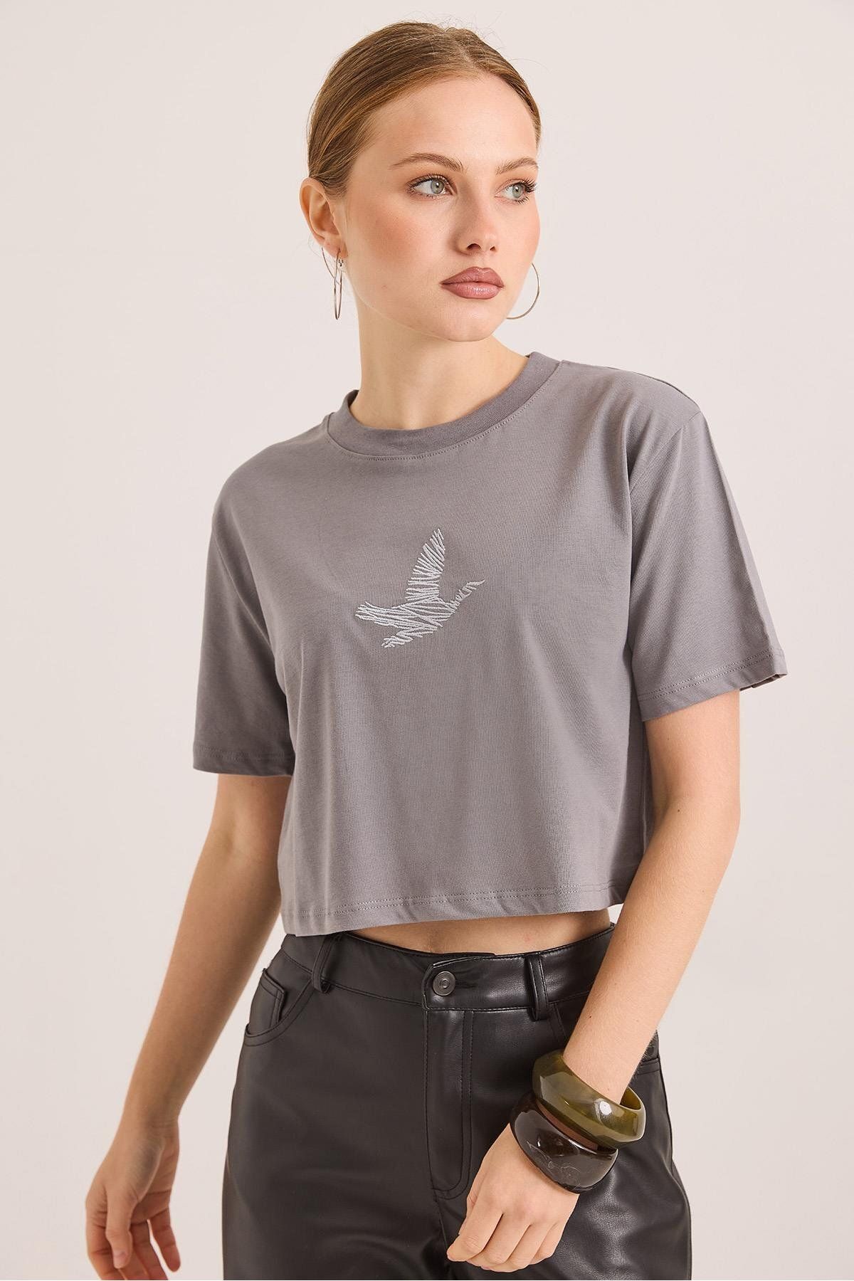 Raneel Kazançlı Alışveriş Karikatür Kuş Kabartma Baskılı Örme Crop Tshirt Füme