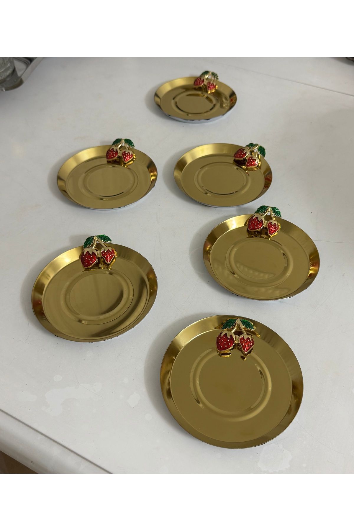 SEVA ÇELİK PASLANMAZ ÇELİK GOLD RENK ÇİLEK AKSESUARLI 6 ADET BARDAK ALTLIĞI ÇAY TABAĞI