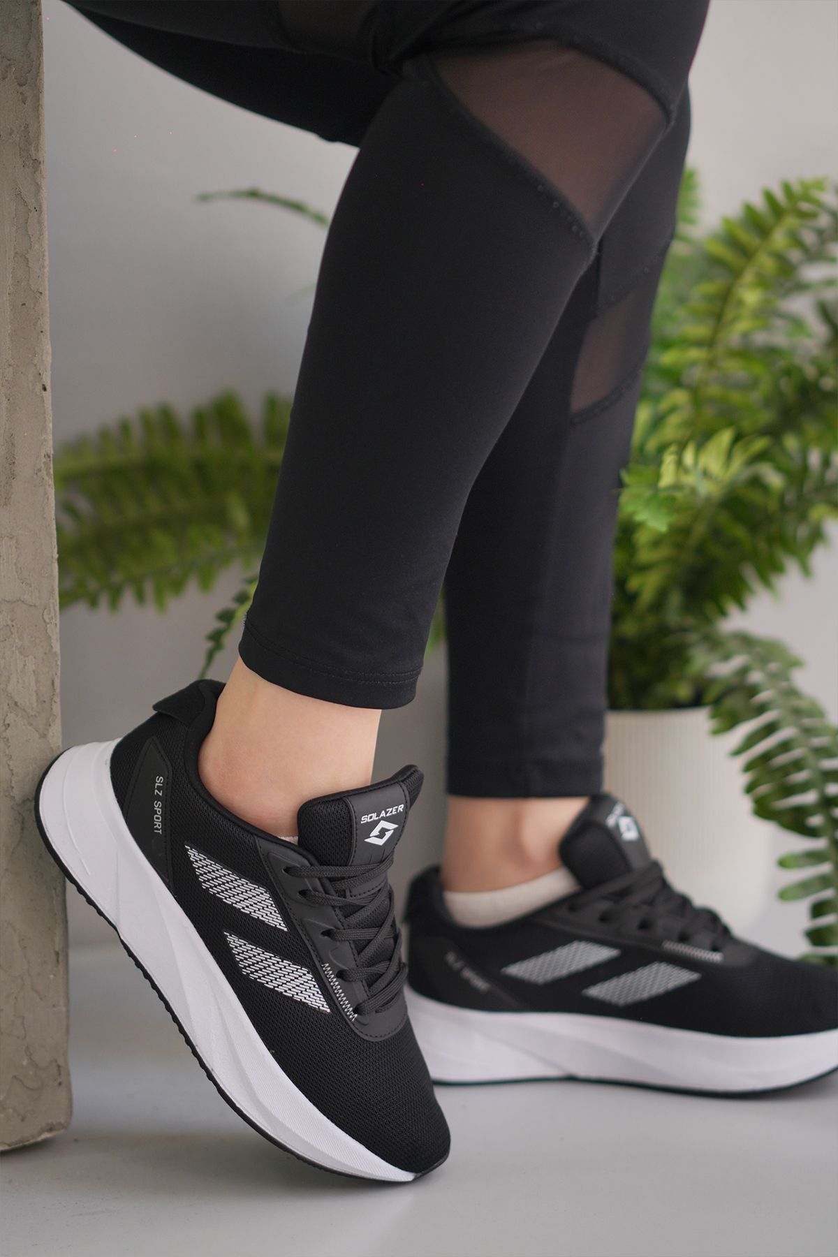 SOLAZER Kadın - Siyah Beyaz Sneaker Günlük Spor Ayakkabı 052
