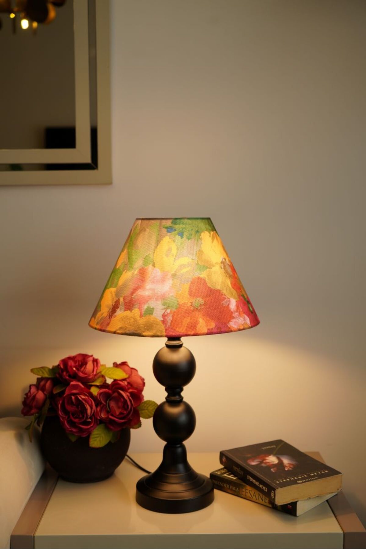 retro home design Siyah Dejavu Konik Renkli Çiçekli Kumaşlı Masa Lambası Abajur Salon Yatak Odası