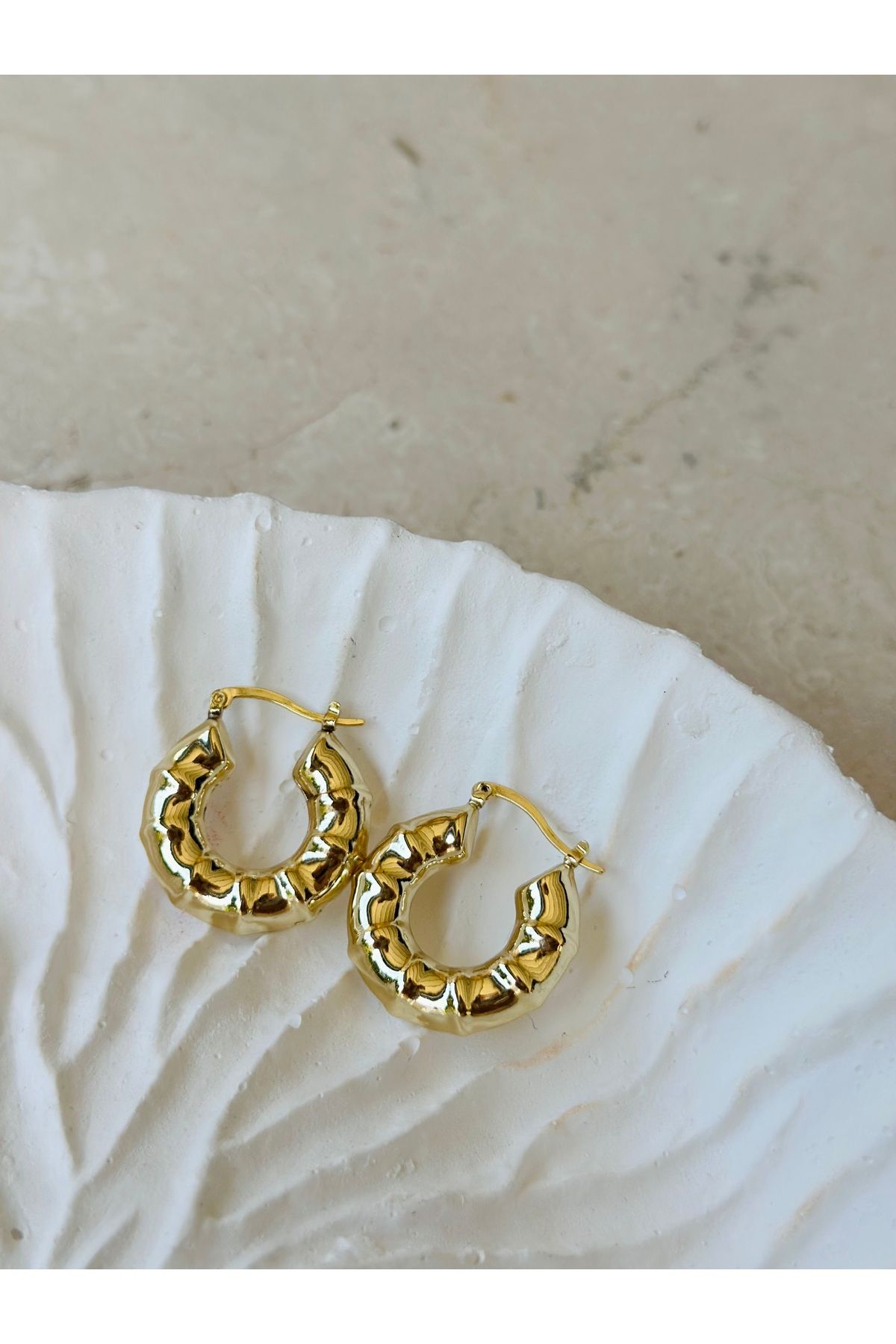 Store Halka boru model çelik gold küpe