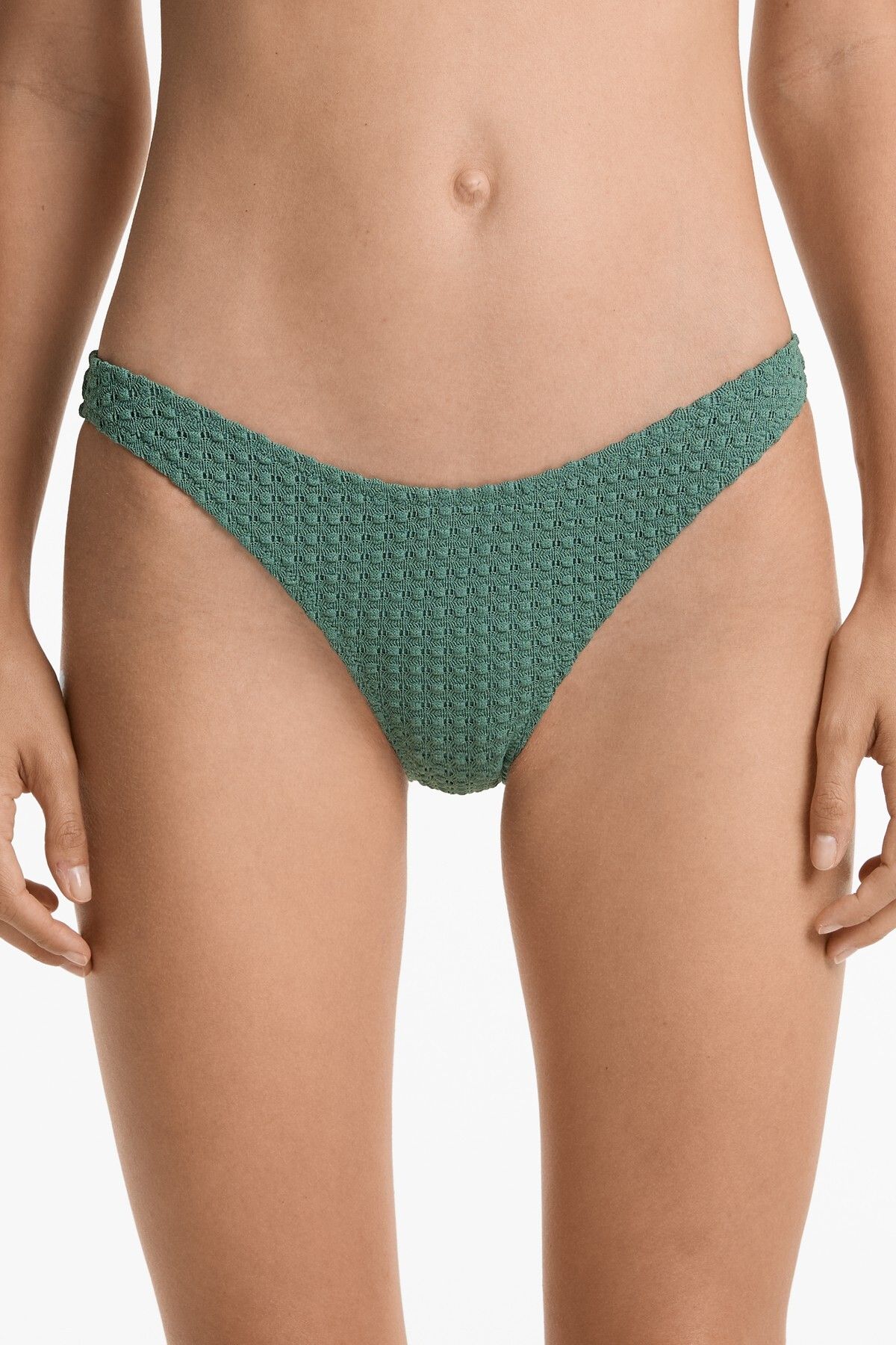 Oysho U kesim kabarcık dokulu orta kapatıcılıkta crochet bikini altı
