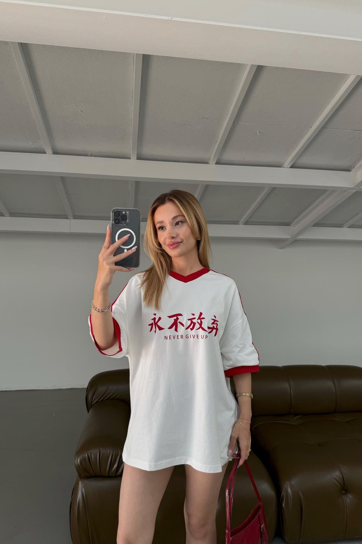 mylove V Yaka Şeritli Baskılı Tshirt Beyaz