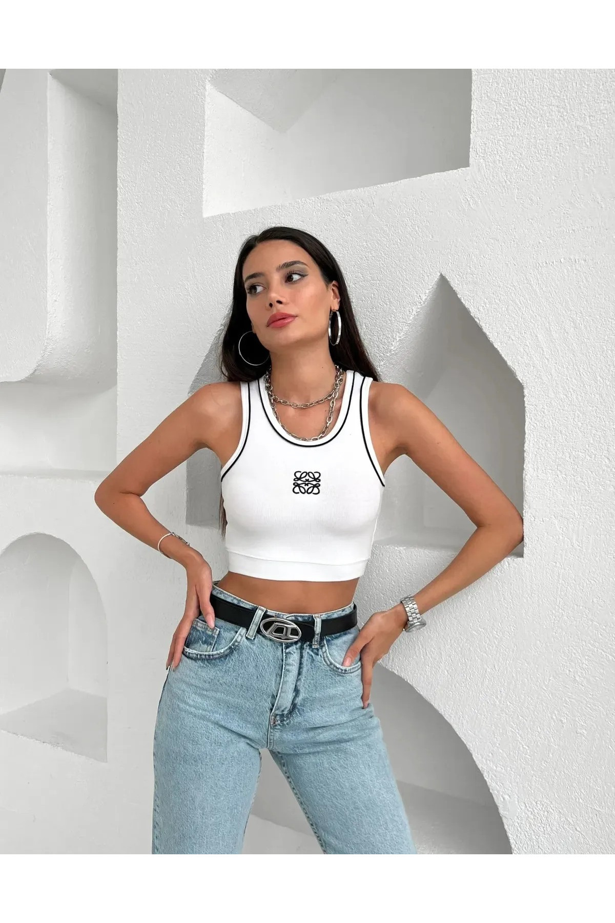 My Blog-White Piping Detailed Square Embroidered Crop Tank Top - 231042 3