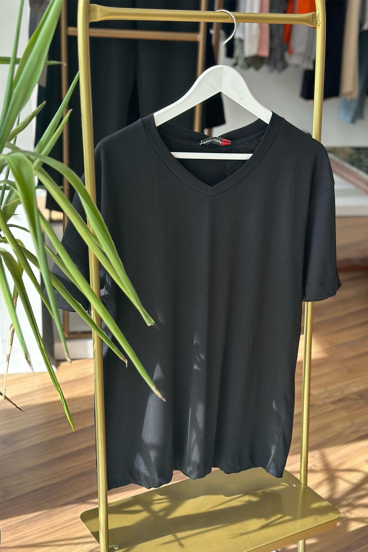 Unique Boutique Siyah V Yaka Pamuklu Oversize Tshirt