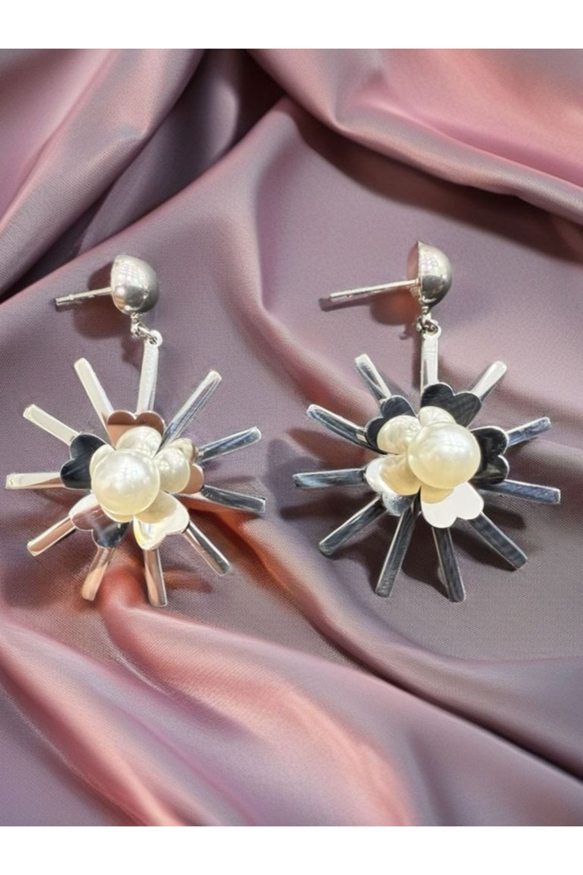 Calmea Jewellery Çelik Sunflower Renk Atmaz Garantili Faturalı Yonca İnci Taşlı Kadın Küpe
