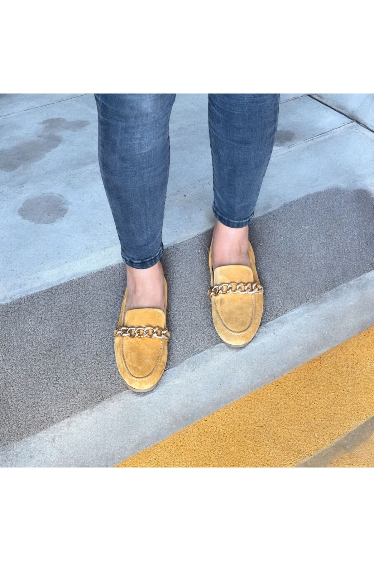 NEVE SHOES Hardal Süet Hakiki Deri Gold Zincirli Kadın Loafer Ayakkabı