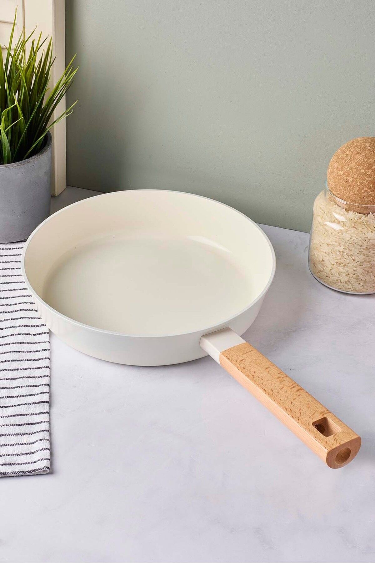 Perotti CookWood Beige İndüksiyon Tabanlı Ahşap Saplı Seramik Tava 24 cm