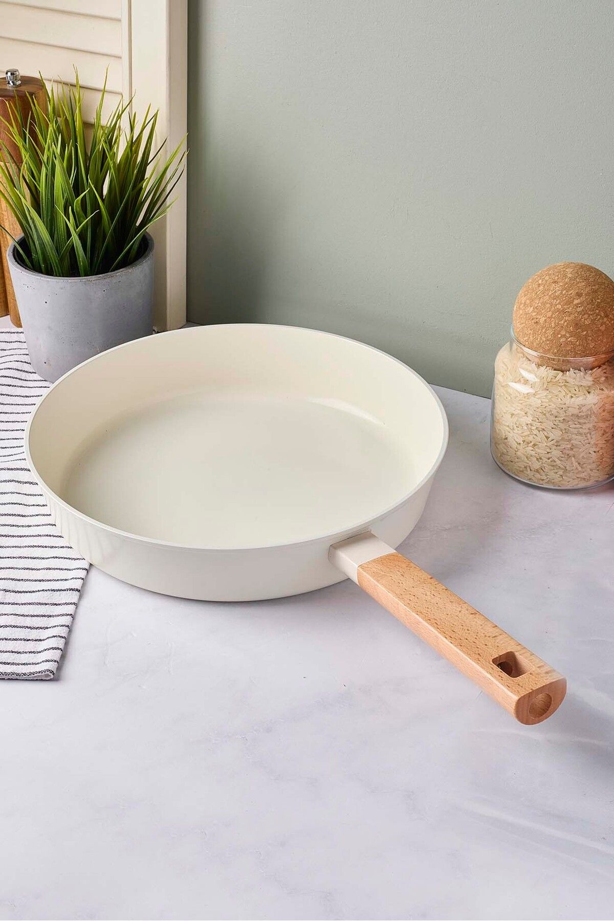 Perotti CookWood Beige İndüksiyon Tabanlı Ahşap Saplı Seramik Tava 28 cm