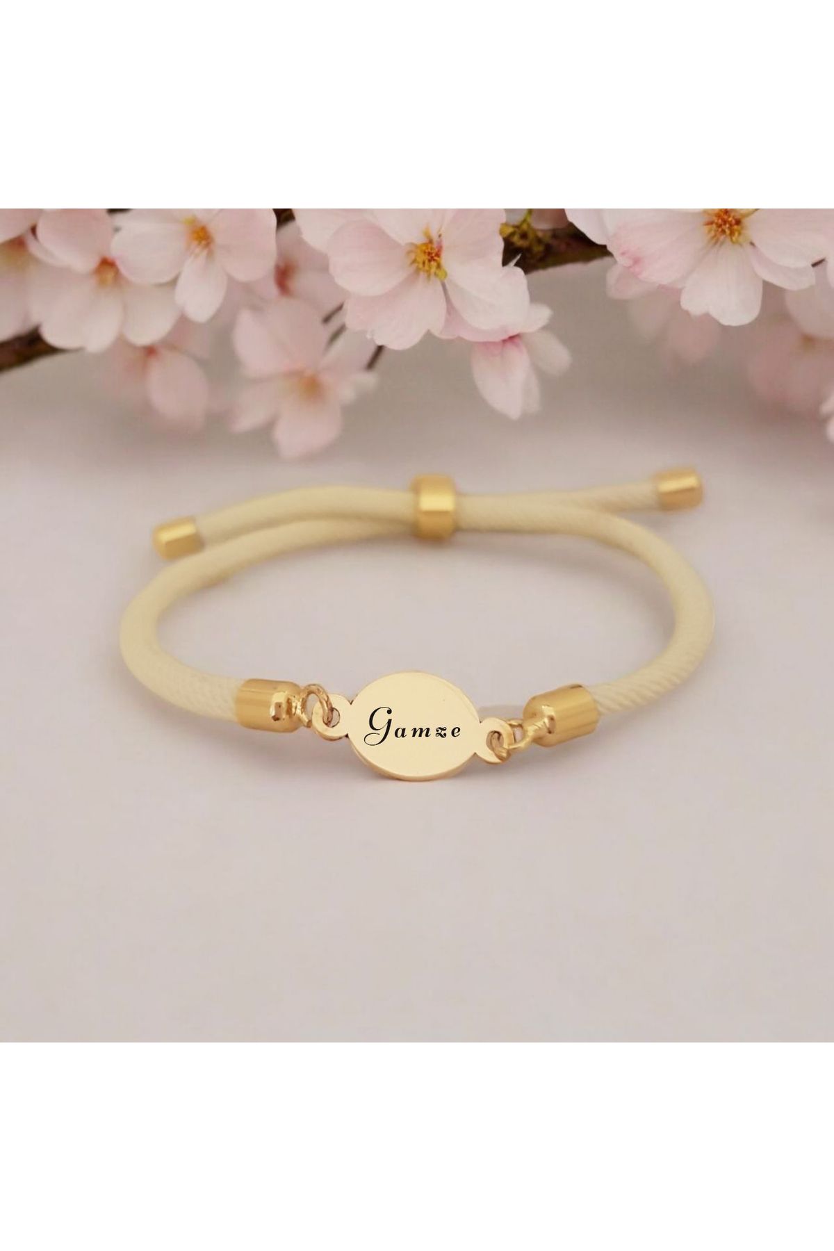ARCHINO GOLD İpek Örgülü Oval Motifli 14 Ayar Altın Plakalı Gamze İsmine Özel Bileklik-424isim-beyaz