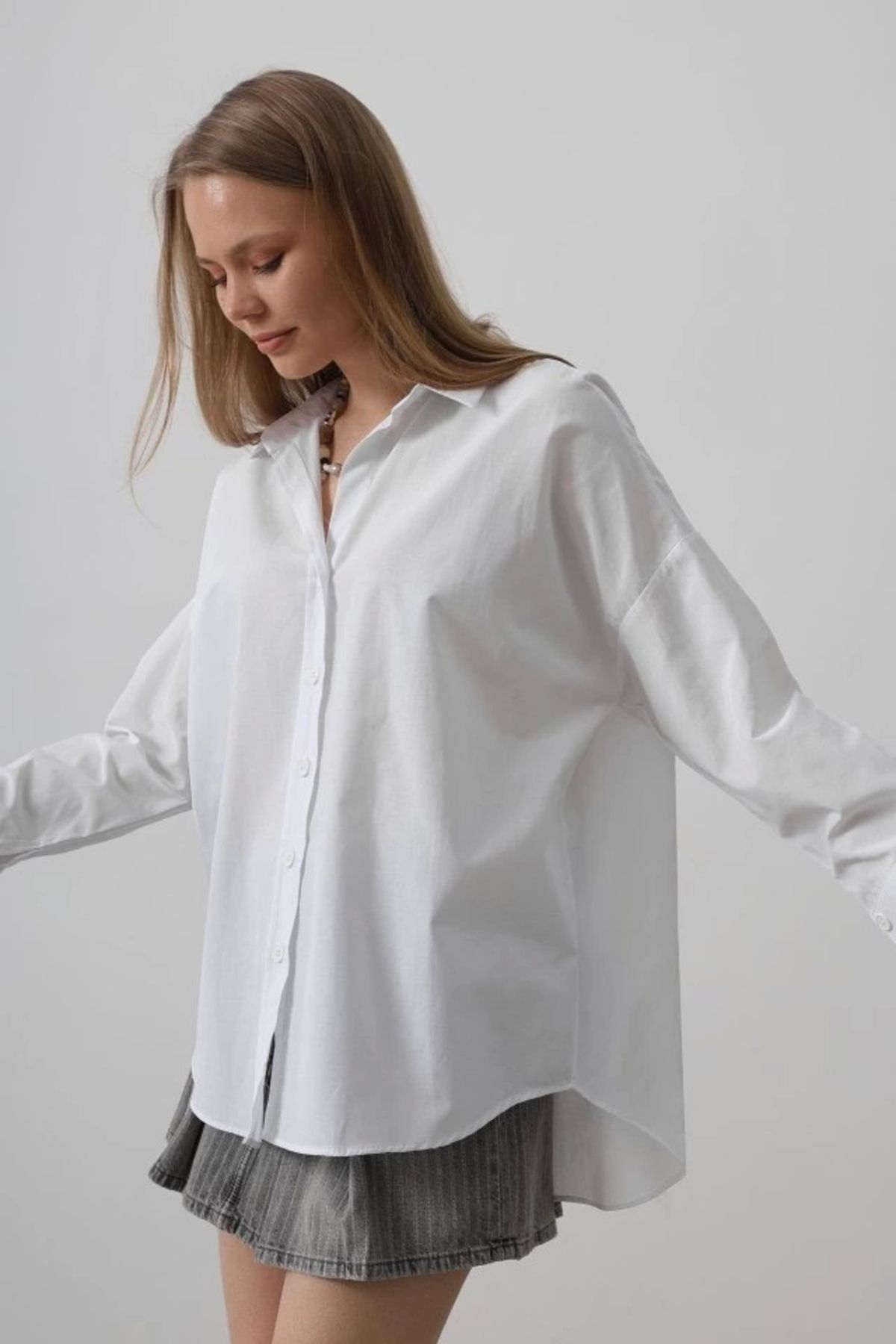 Butik Geniş Manşet Detaylı Gömlek - Beyaz