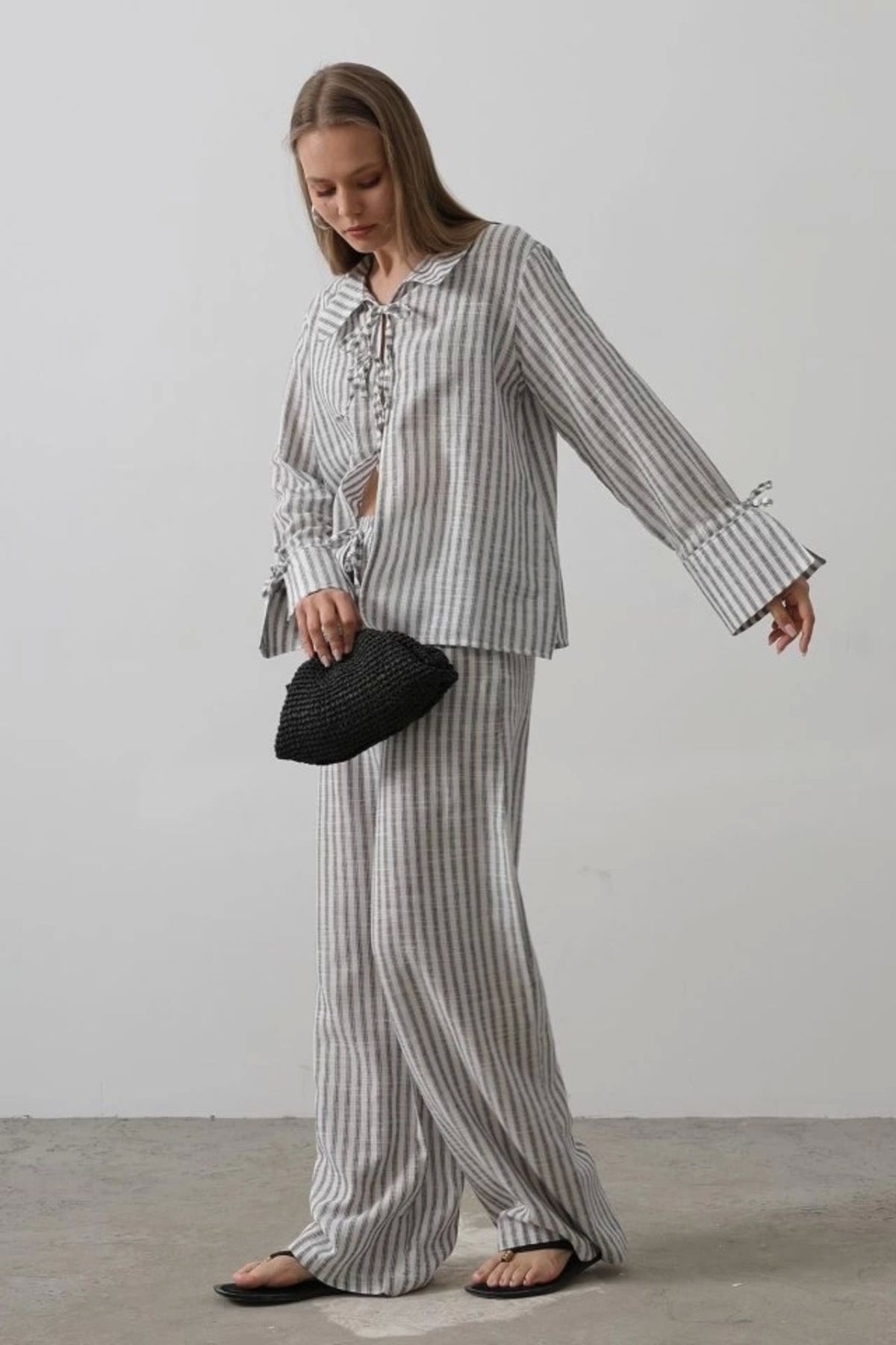 Butik Çzgili Bağlamalı Pantolon Takım - Siyah